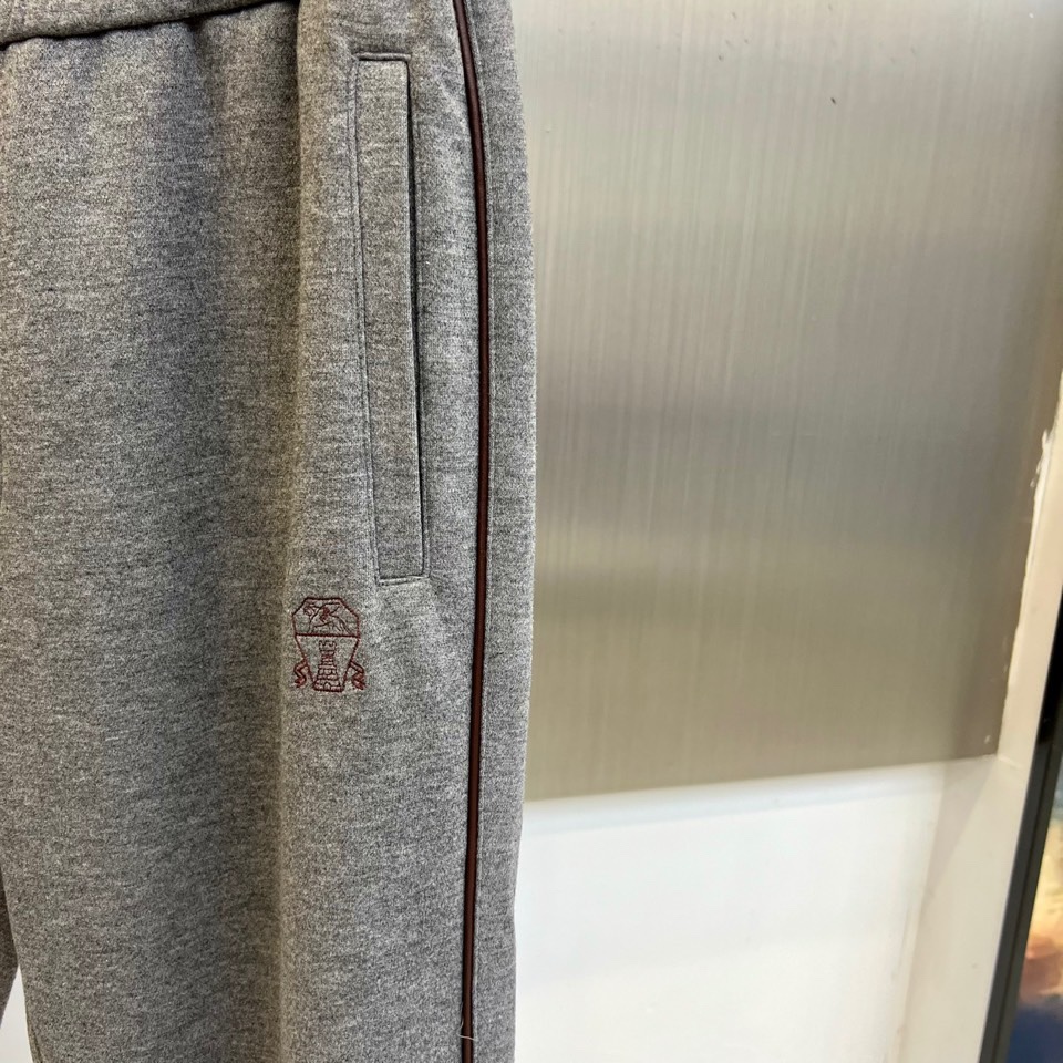 Brunello Cucinelli-BC-2025秋冬新品羊毛空气层运动套装，这款运动套装以立领拉链外