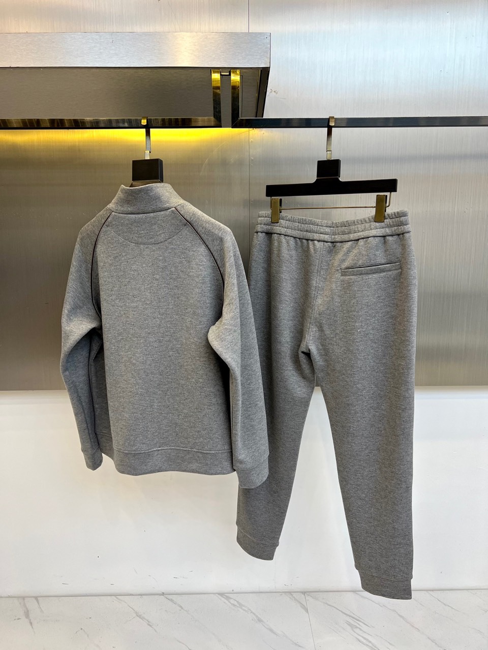 Brunello Cucinelli-BC-2025秋冬新品羊毛空气层运动套装，这款运动套装以立领拉链外