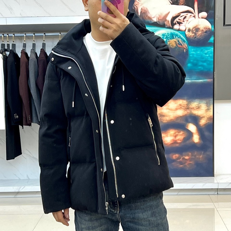 ZEGNA杰尼亚、2025秋冬新品男士羽绒服，款式采用连帽设计搭配可调节抽绳，门襟配置顺滑金属拉链开合系