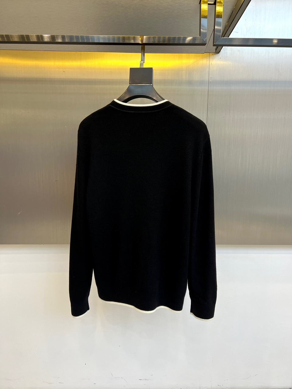 Brunello cucinelli-BC，2025秋冬新品针织衫。圆领设计搭配领口与下摆的白色镶边工艺