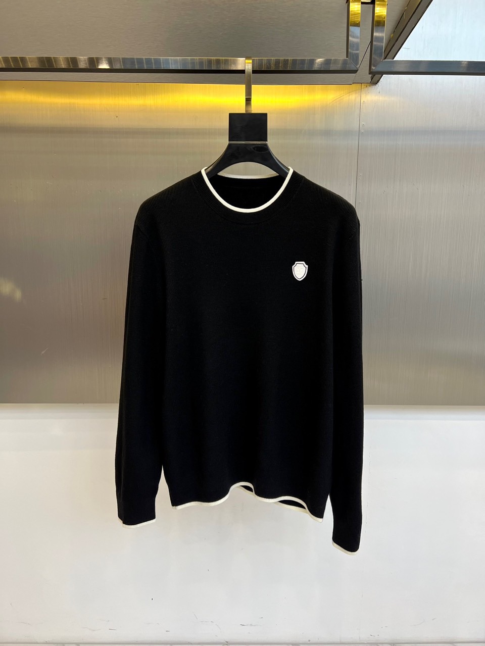 Brunello cucinelli-BC，2025秋冬新品针织衫。圆领设计搭配领口与下摆的白色镶边工艺