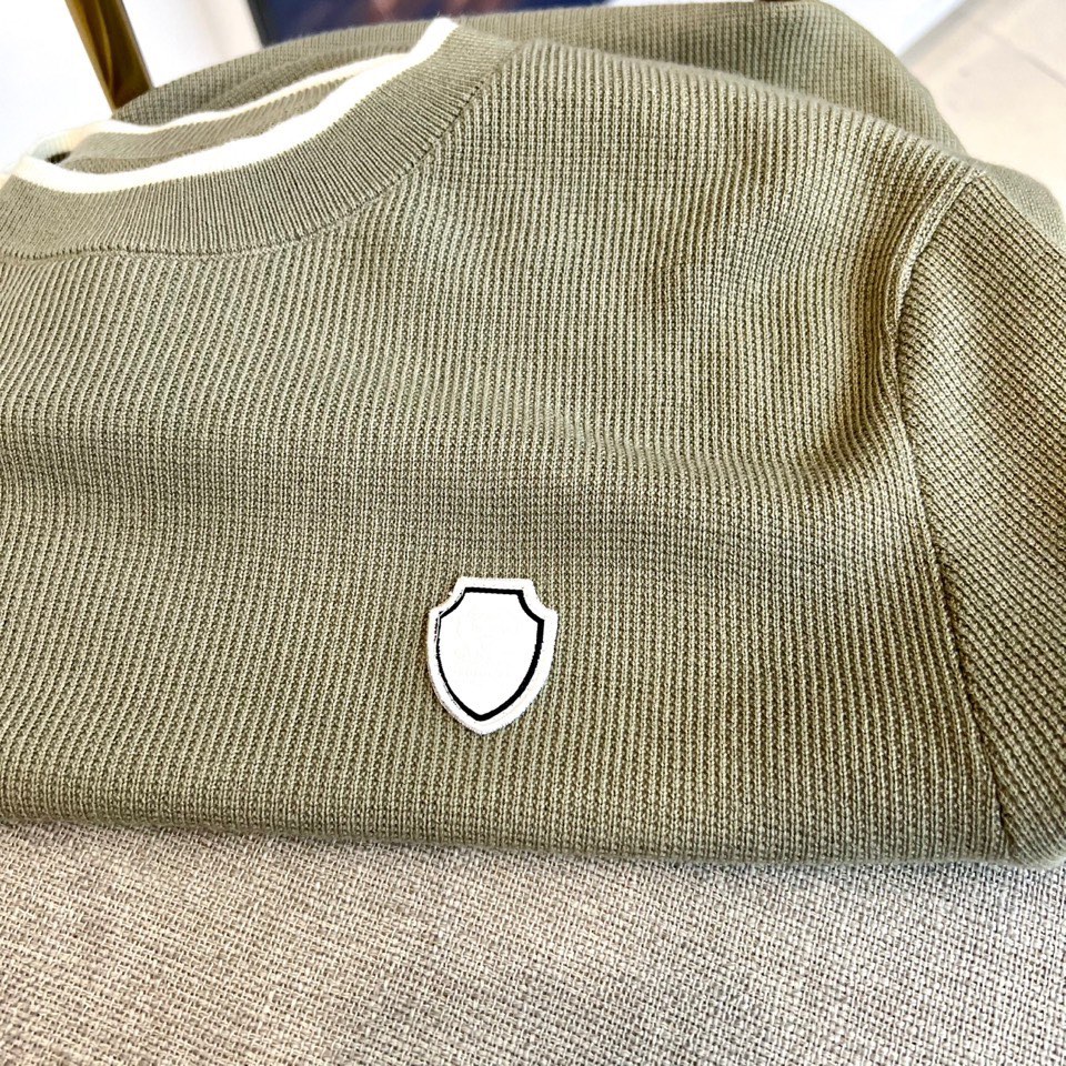 Brunello cucinelli-BC，2025秋冬新品针织衫。圆领设计搭配领口与下摆的白色镶边工艺