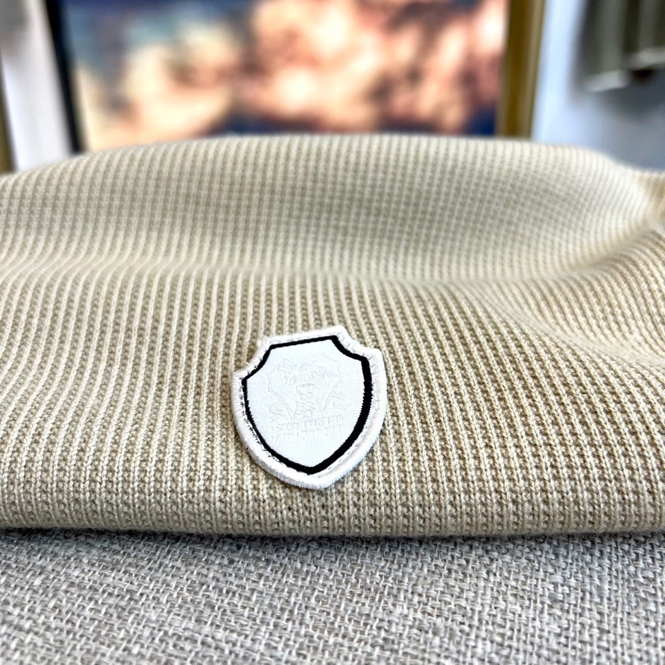 Brunello cucinelli-BC，2025秋冬新品针织衫。圆领设计搭配领口与下摆的白色镶边工艺