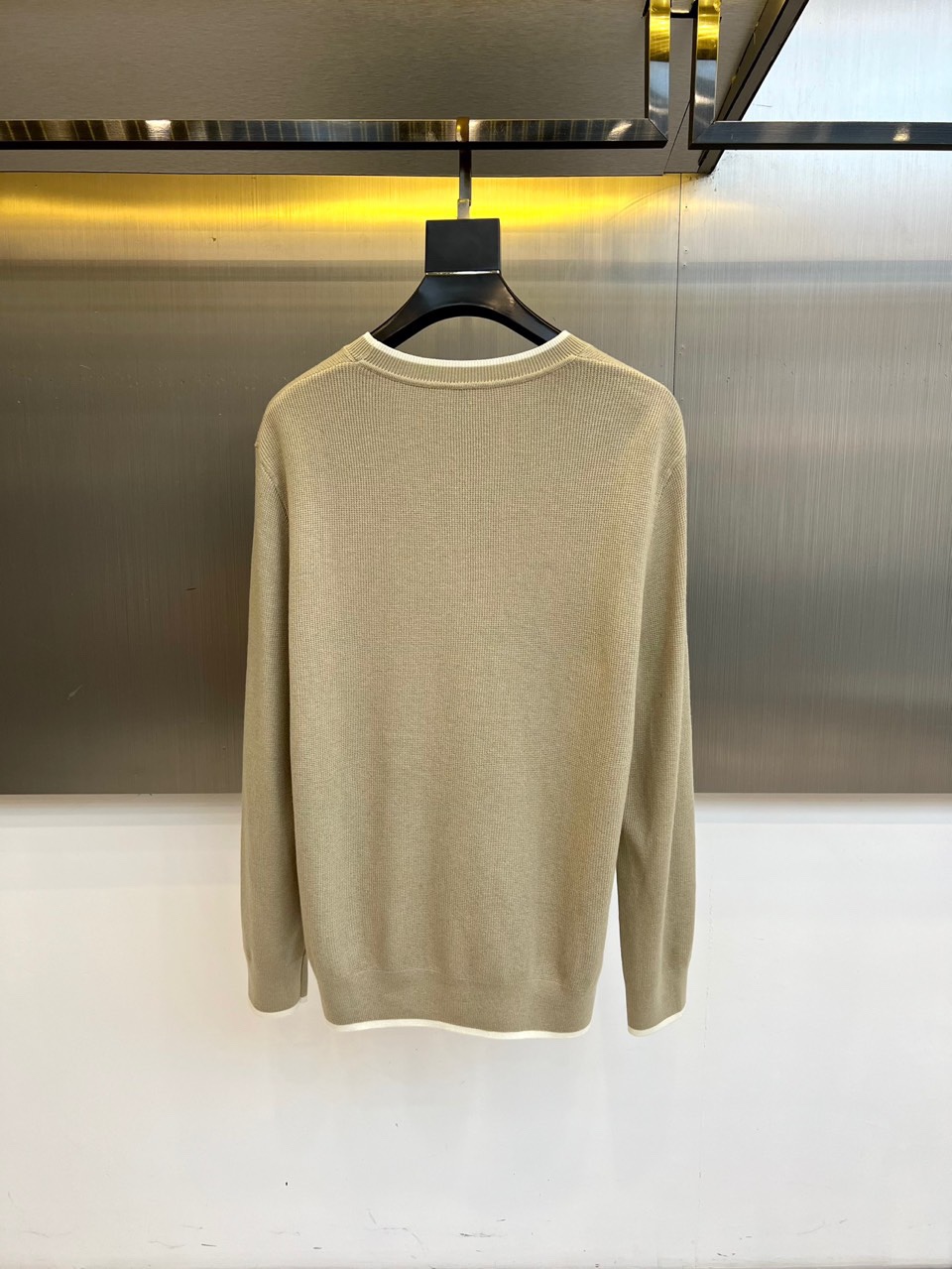 Brunello cucinelli-BC，2025秋冬新品针织衫。圆领设计搭配领口与下摆的白色镶边工艺