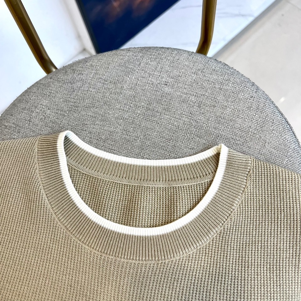 Brunello cucinelli-BC，2025秋冬新品针织衫。圆领设计搭配领口与下摆的白色镶边工艺