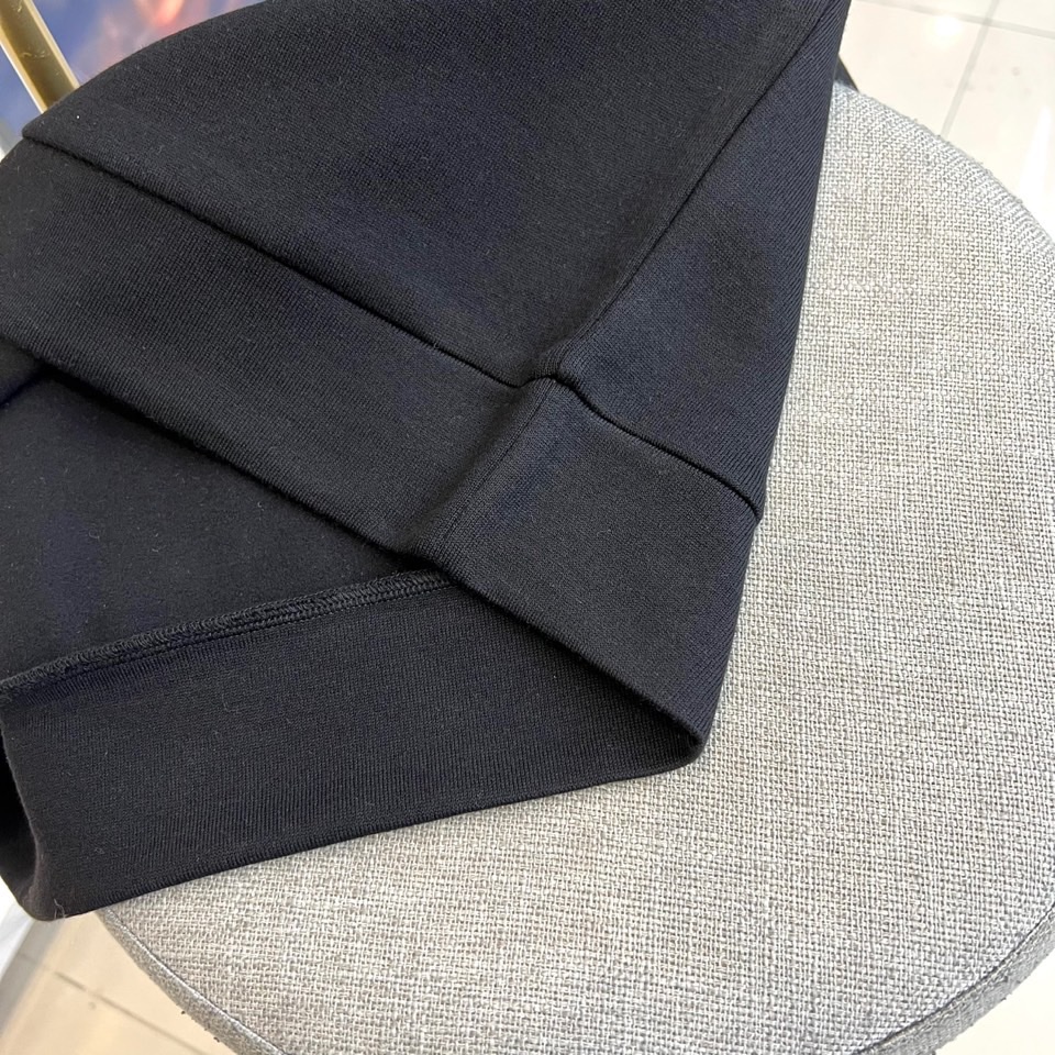 Brunello Cucinelli-2025秋冬新品空气层圆领卫衣，以高级诠释低调奢华的日常着装美学。