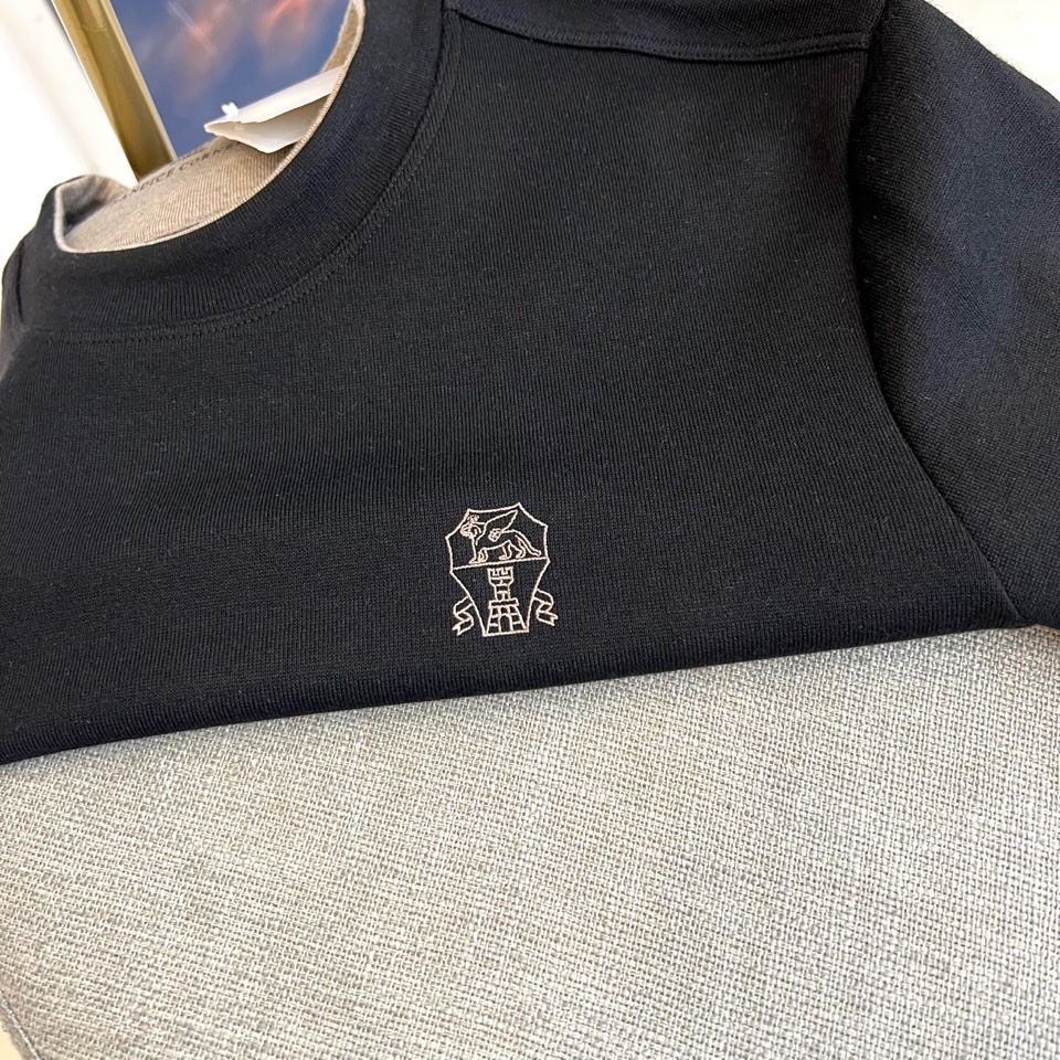 Brunello Cucinelli-2025秋冬新品空气层圆领卫衣，以高级诠释低调奢华的日常着装美学。