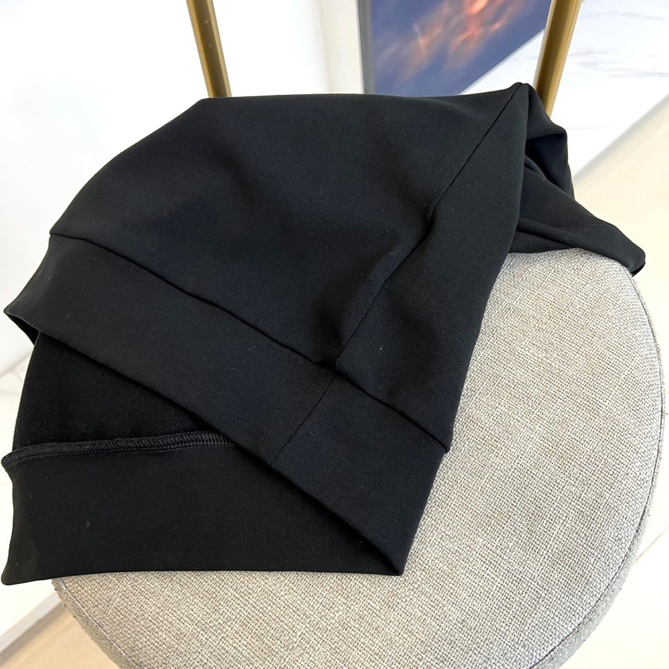 BRUNELLO CUCINELLI 2025秋冬新品卫衣，以简约设计诠释低调奢华。圆领款式采用双层面料