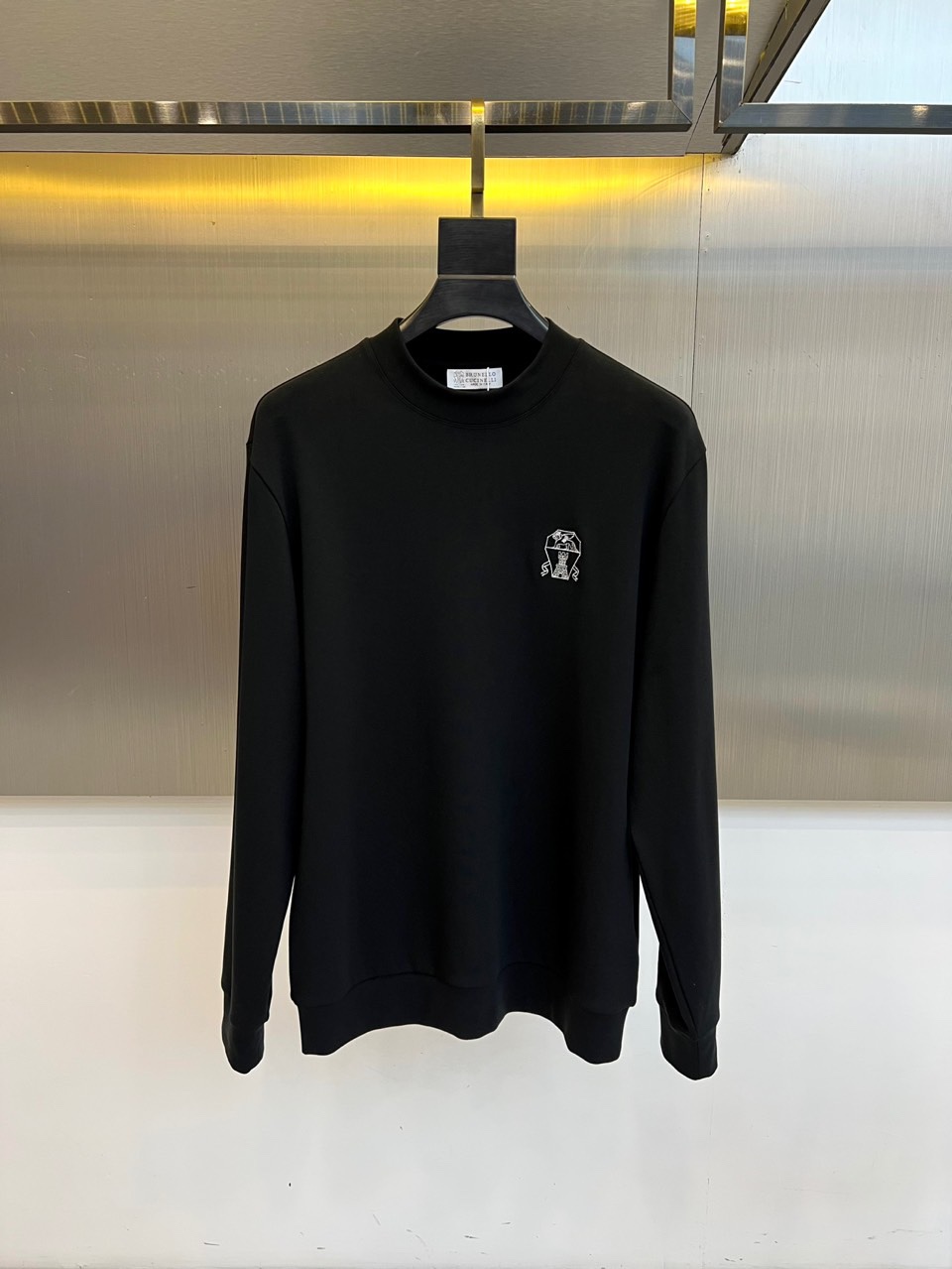 BRUNELLO CUCINELLI 2025秋冬新品卫衣，以简约设计诠释低调奢华。圆领款式采用双层面料