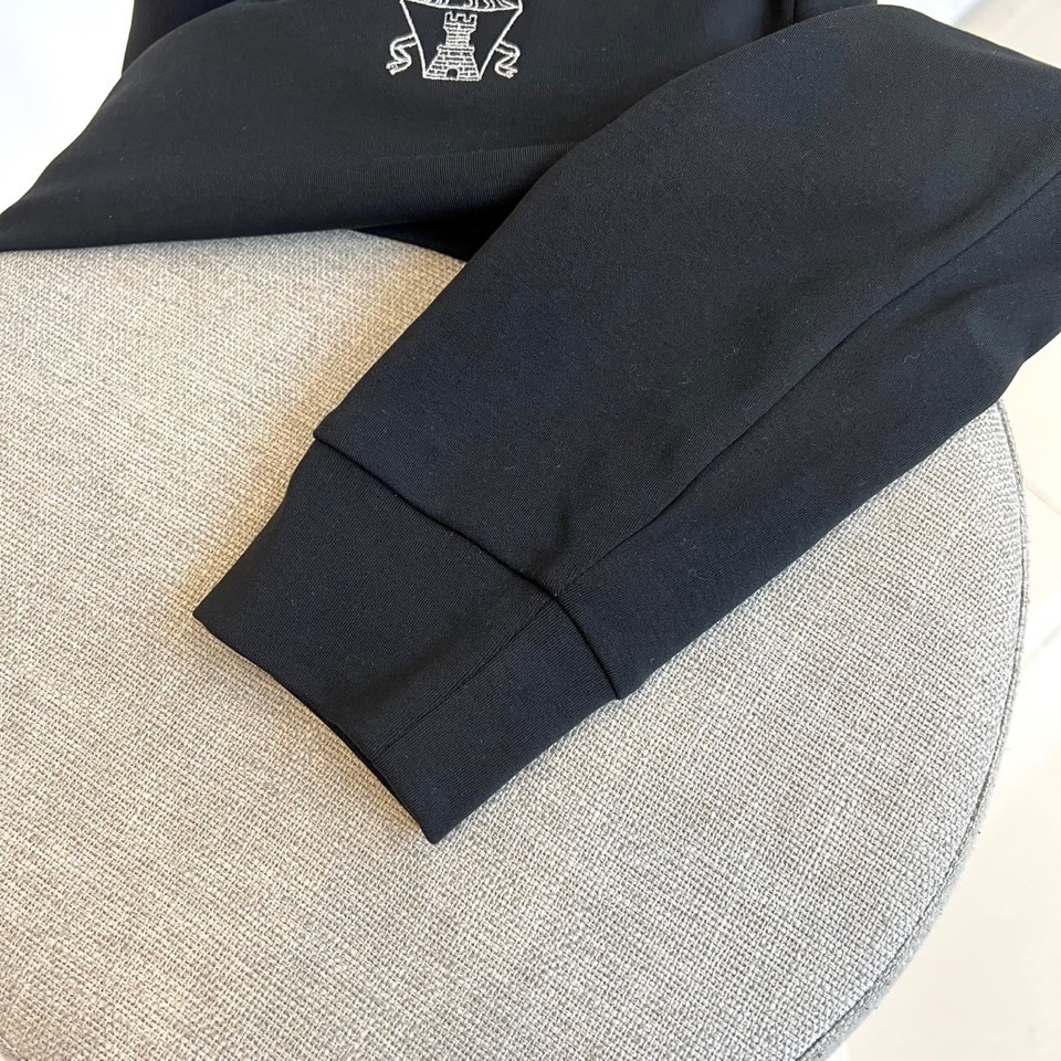 BRUNELLO CUCINELLI 2025秋冬新品卫衣，以简约设计诠释低调奢华。圆领款式采用双层面料