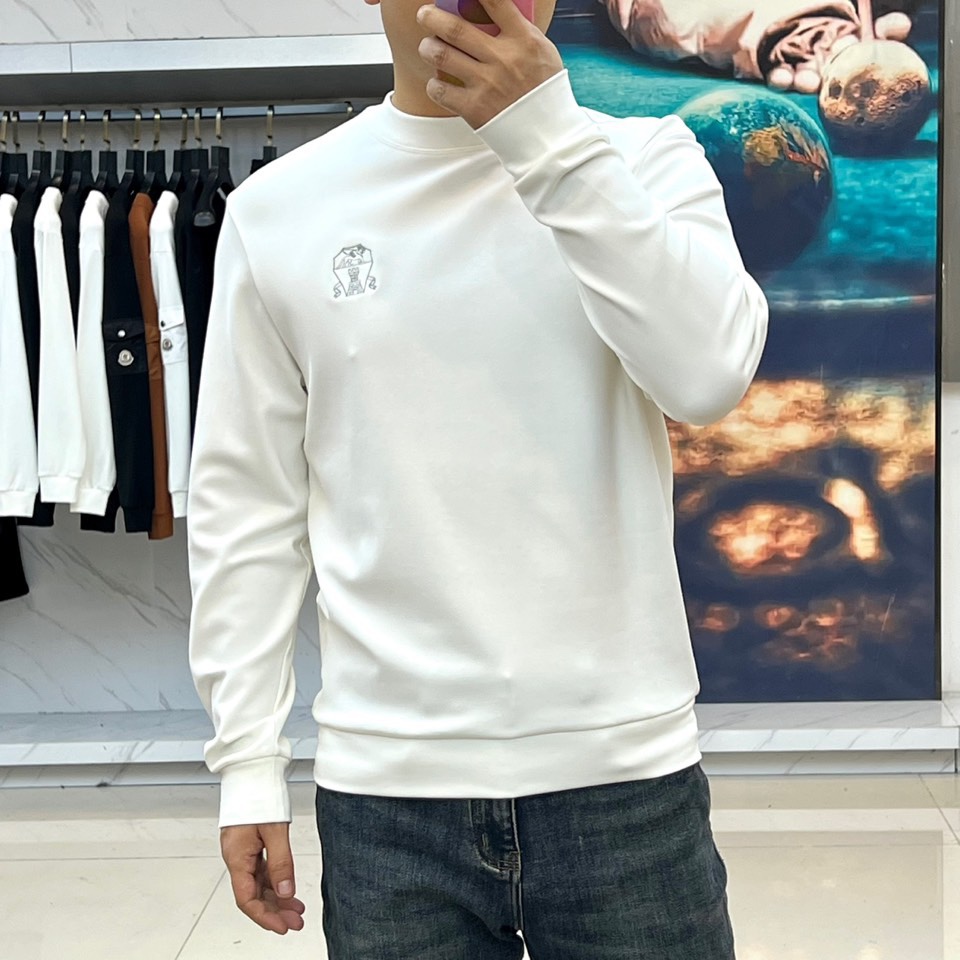 BRUNELLO CUCINELLI 2025秋冬新品卫衣，以简约设计诠释低调奢华。圆领款式采用双层面料