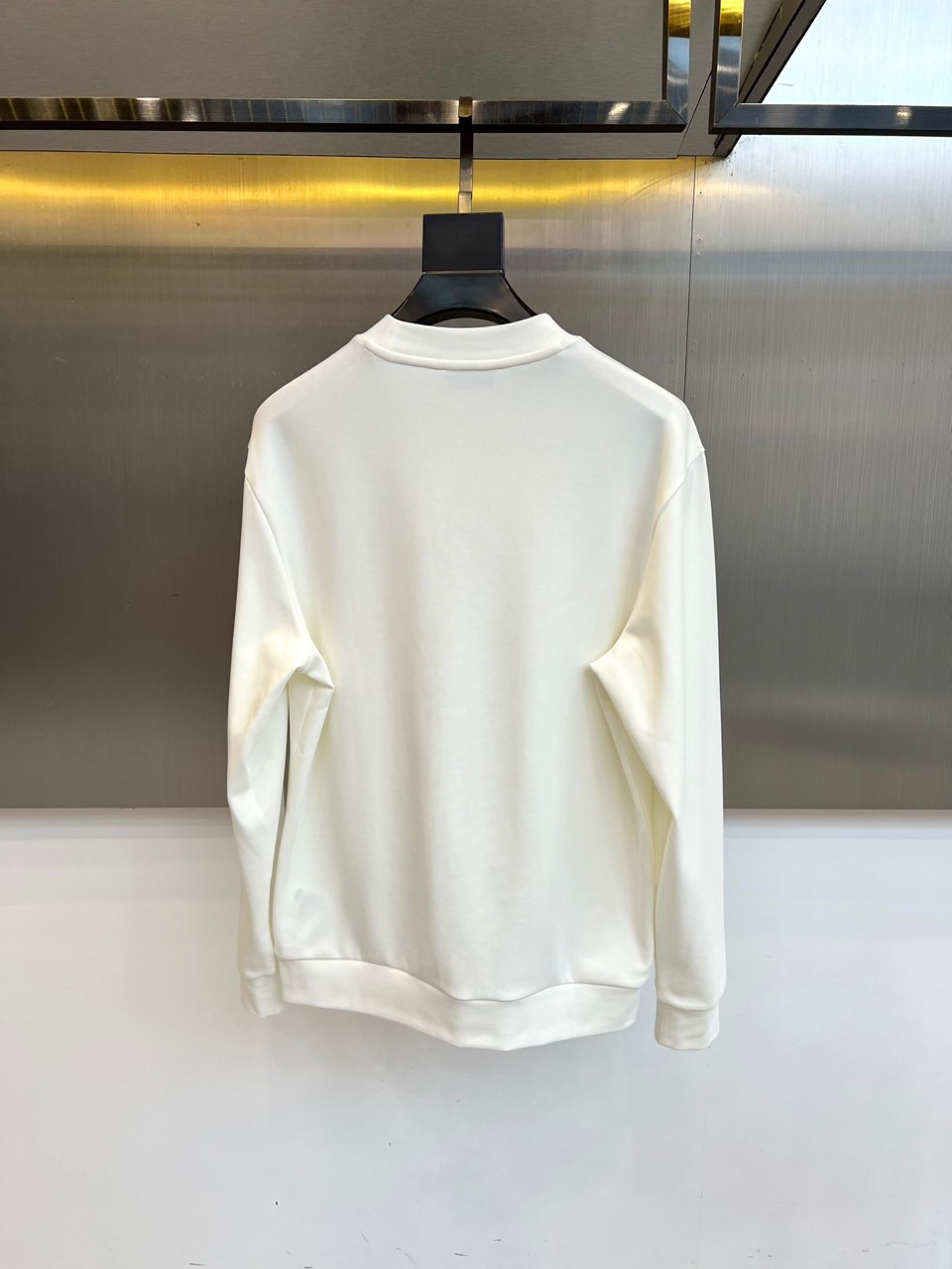 BRUNELLO CUCINELLI 2025秋冬新品卫衣，以简约设计诠释低调奢华。圆领款式采用双层面料