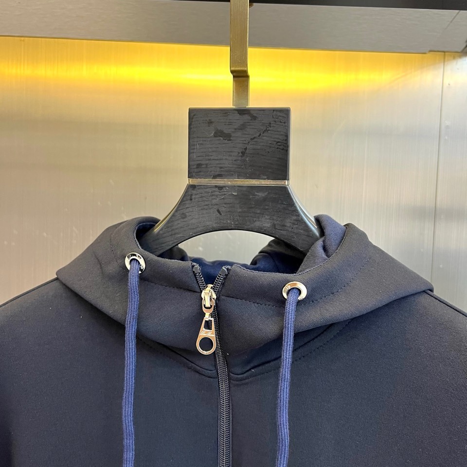 🌾Loro Piana 2025秋冬新品运动套装，本套装由上装连帽拉链卫衣与同色系直筒休闲裤组成，风格和