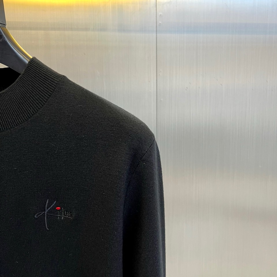 🌾Kiton 2025秋冬新品男士羊毛🐑针织衫，这款半高领针织衫采用47.8%羊毛、27.3%腈纶、15