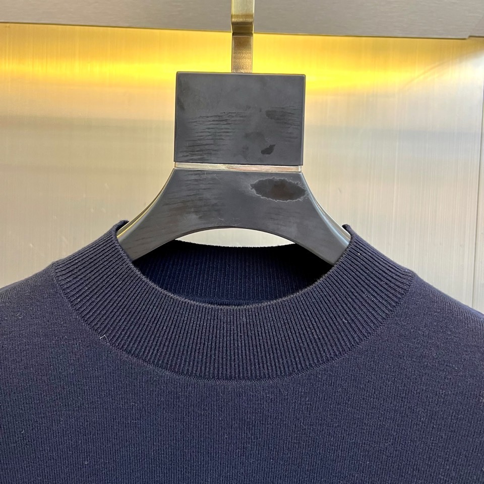 🌾Kiton 2025秋冬新品男士羊毛🐑针织衫，这款半高领针织衫采用47.8%羊毛、27.3%腈纶、15