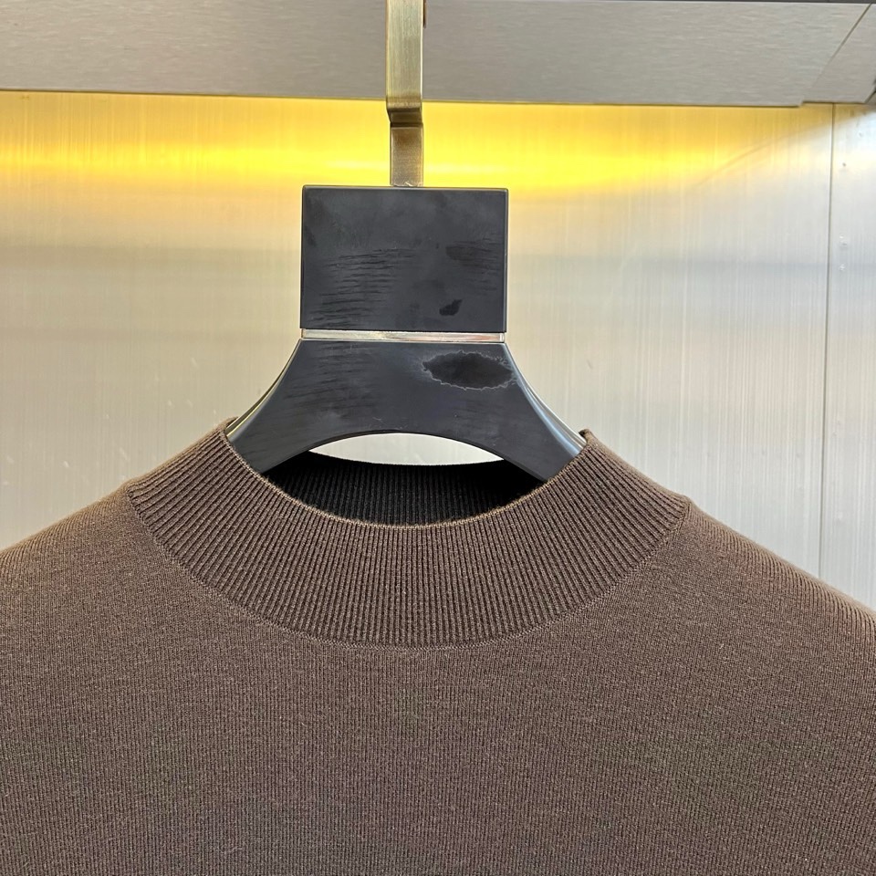 🌾Kiton 2025秋冬新品男士羊毛🐑针织衫，这款半高领针织衫采用47.8%羊毛、27.3%腈纶、15