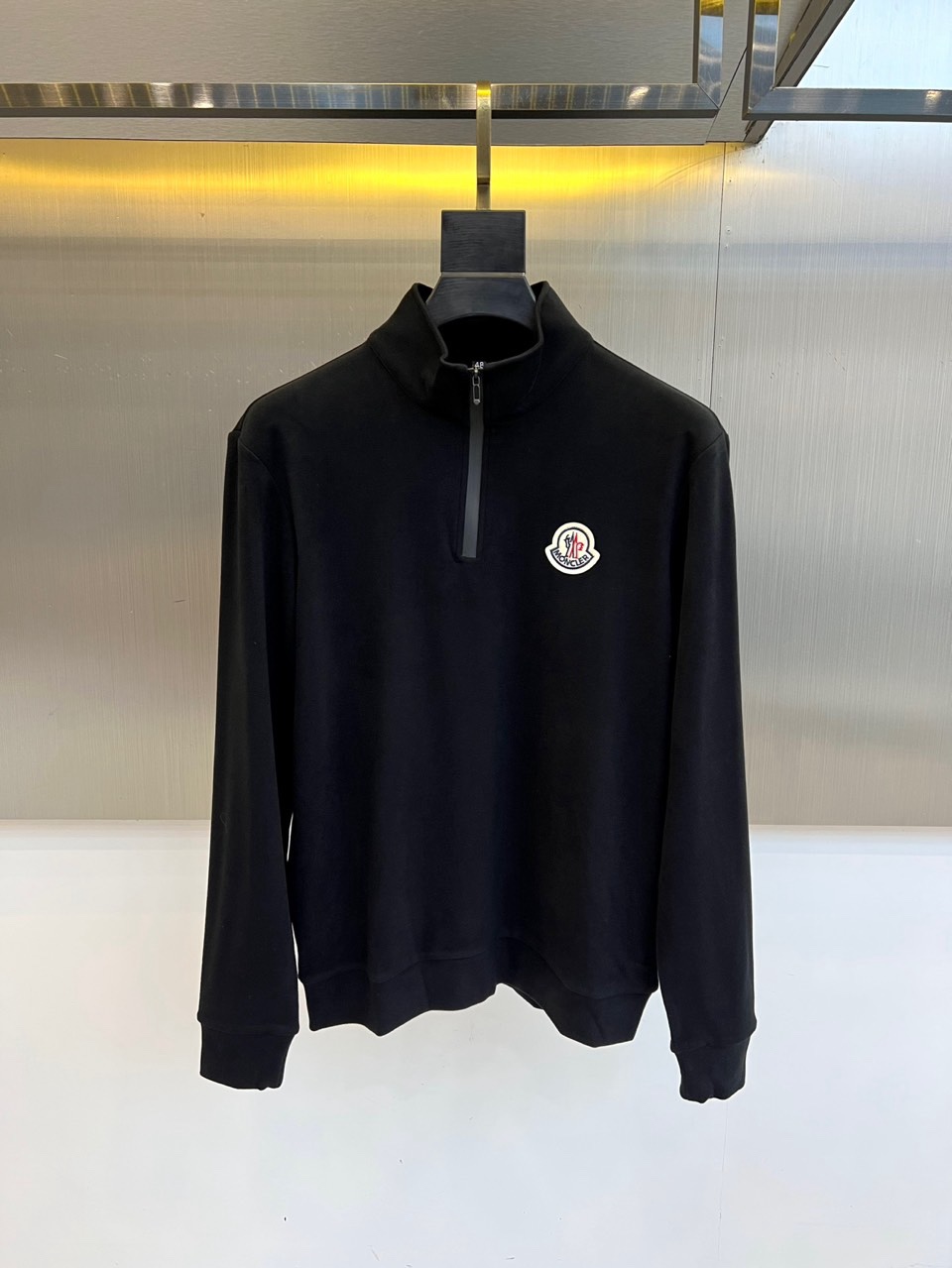 🌾Mon蒙口，2025秋冬新品棕色半高领T恤以极简设计诠释低调奢华。采用59%粘纤、33%腈纶与8%氨纶