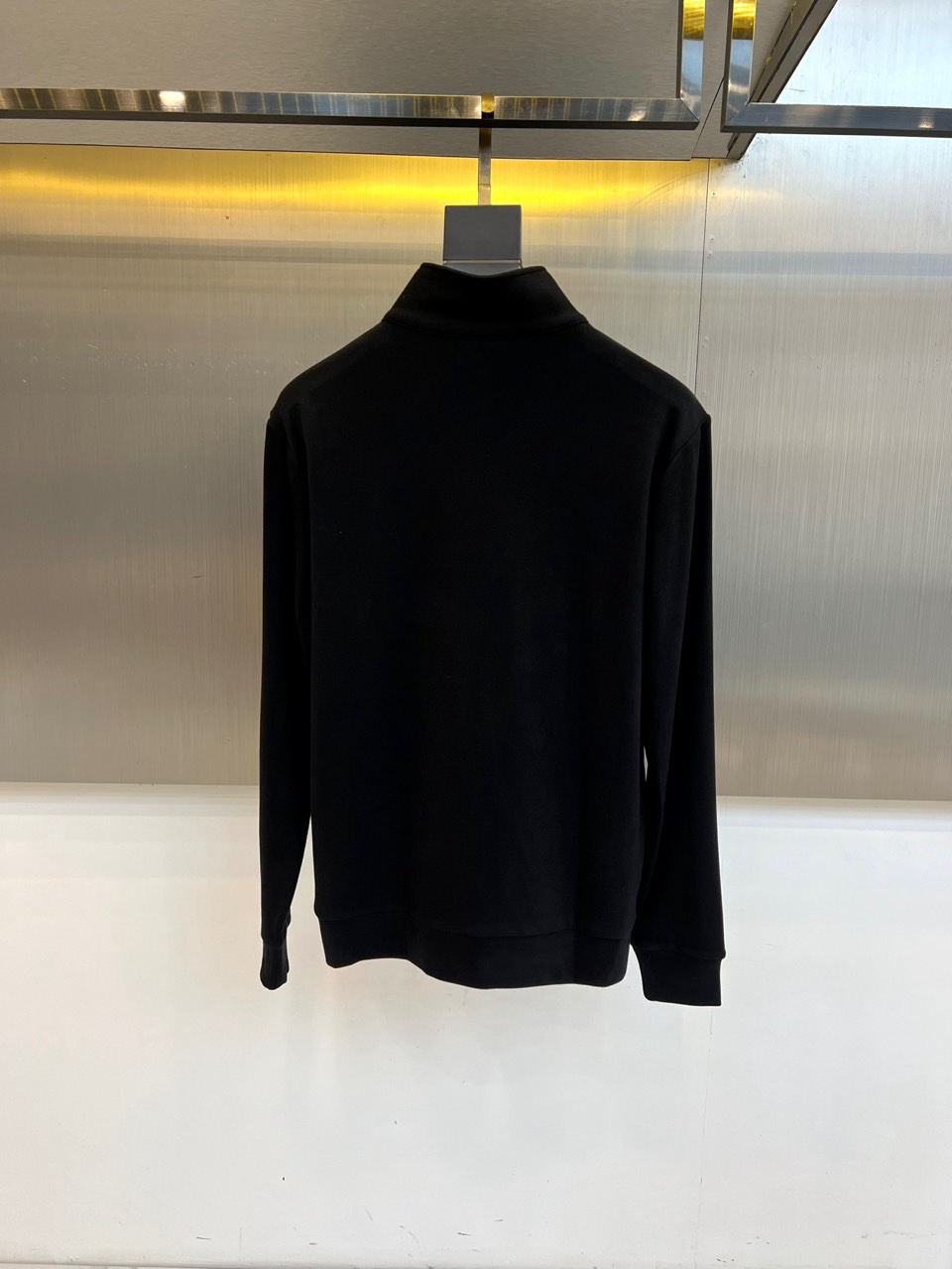 🌾Mon蒙口，2025秋冬新品棕色半高领T恤以极简设计诠释低调奢华。采用59%粘纤、33%腈纶与8%氨纶