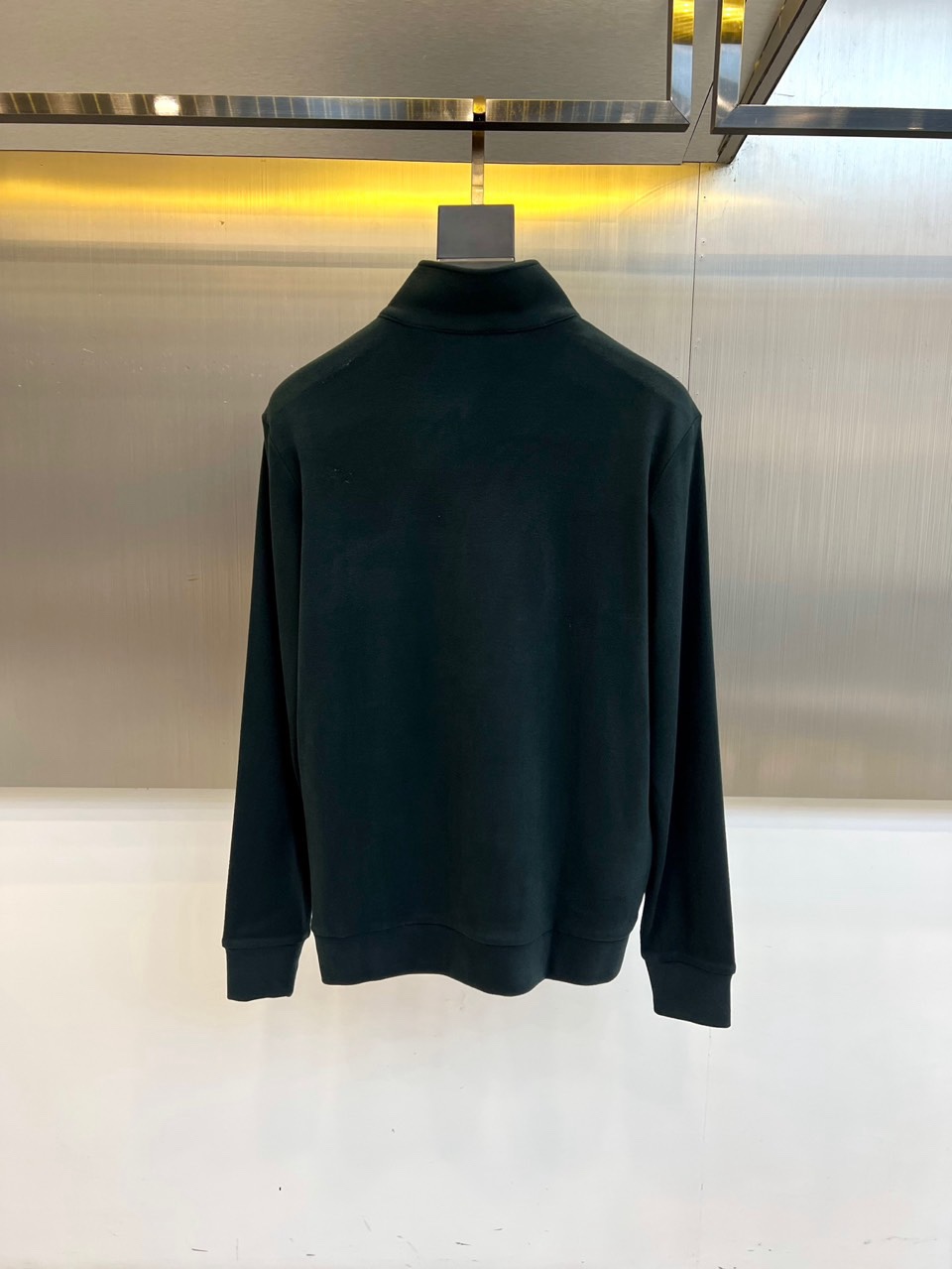 🌾Mon蒙口，2025秋冬新品棕色半高领T恤以极简设计诠释低调奢华。采用59%粘纤、33%腈纶与8%氨纶