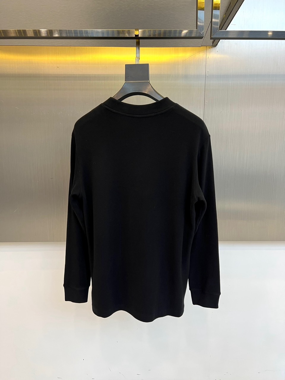 🌾Zegna杰尼亚、2025秋冬新品，以静奢内核重塑日常着装。系列包含两款核心单品：一款为经典棕色半高领