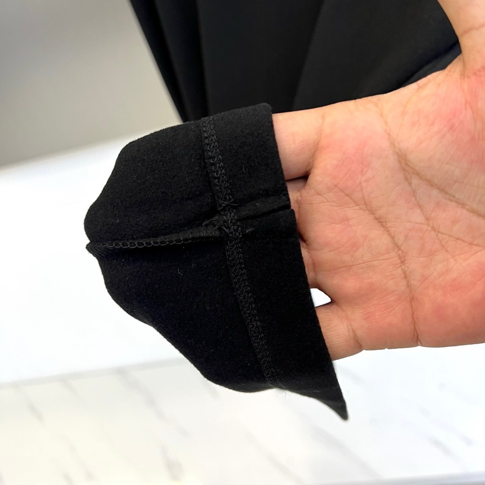 🌾Zegna杰尼亚、2025秋冬新品，以静奢内核重塑日常着装。系列包含两款核心单品：一款为经典棕色半高领