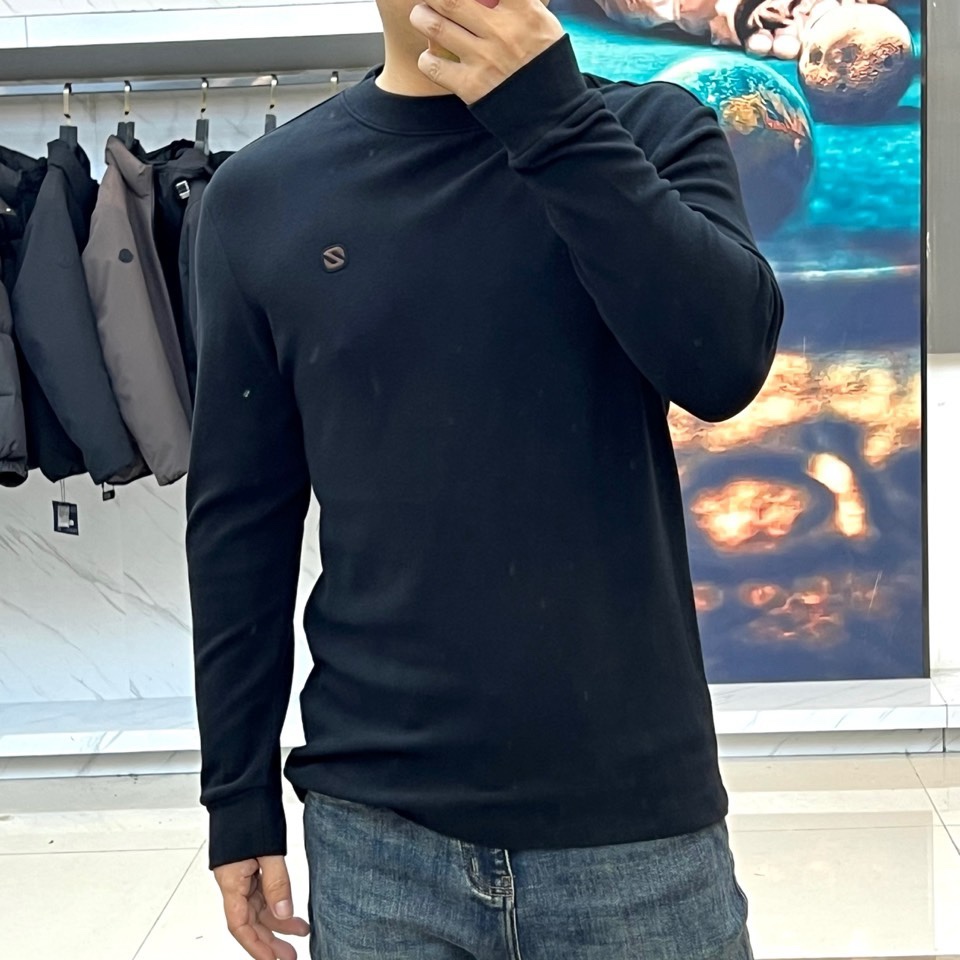 🌾Zegna杰尼亚、2025秋冬新品，以静奢内核重塑日常着装。系列包含两款核心单品：一款为经典棕色半高领