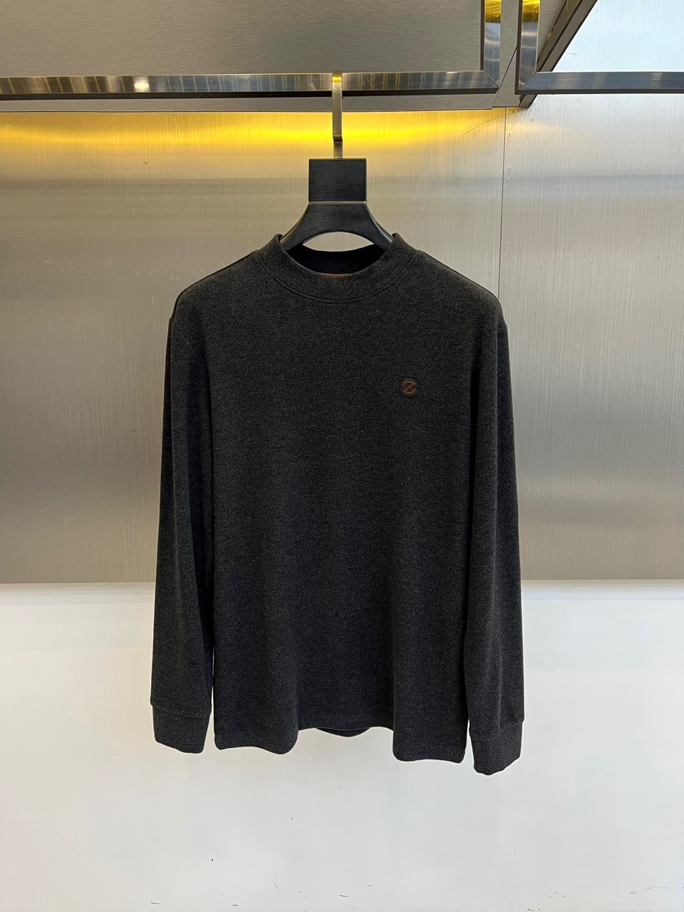 🌾Zegna杰尼亚、2025秋冬新品，以静奢内核重塑日常着装。系列包含两款核心单品：一款为经典棕色半高领