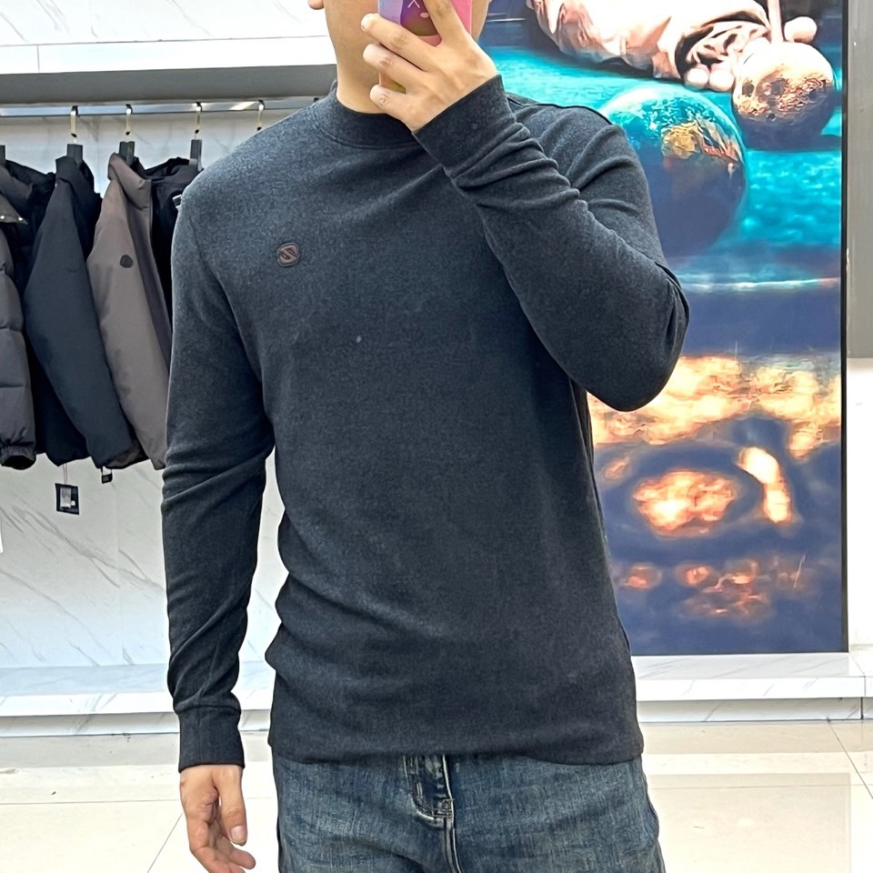 🌾Zegna杰尼亚、2025秋冬新品，以静奢内核重塑日常着装。系列包含两款核心单品：一款为经典棕色半高领