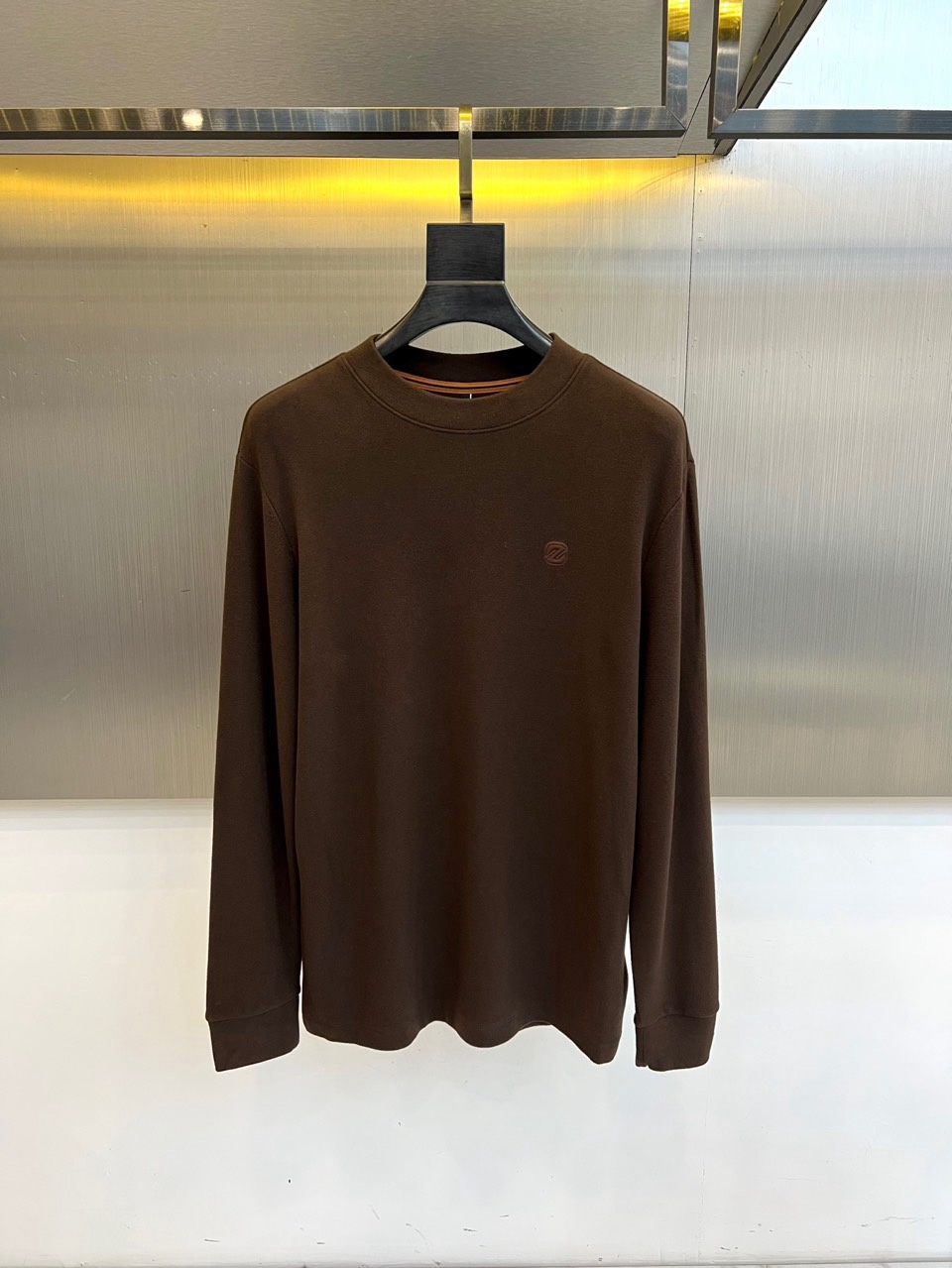 🌾Zegna杰尼亚、2025秋冬新品，以静奢内核重塑日常着装。系列包含两款核心单品：一款为经典棕色半高领