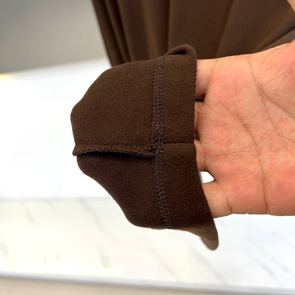 🌾Zegna杰尼亚、2025秋冬新品，以静奢内核重塑日常着装。系列包含两款核心单品：一款为经典棕色半高领