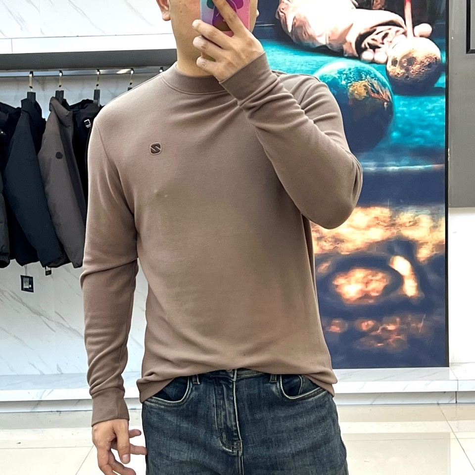 🌾Zegna杰尼亚、2025秋冬新品，以静奢内核重塑日常着装。系列包含两款核心单品：一款为经典棕色半高领