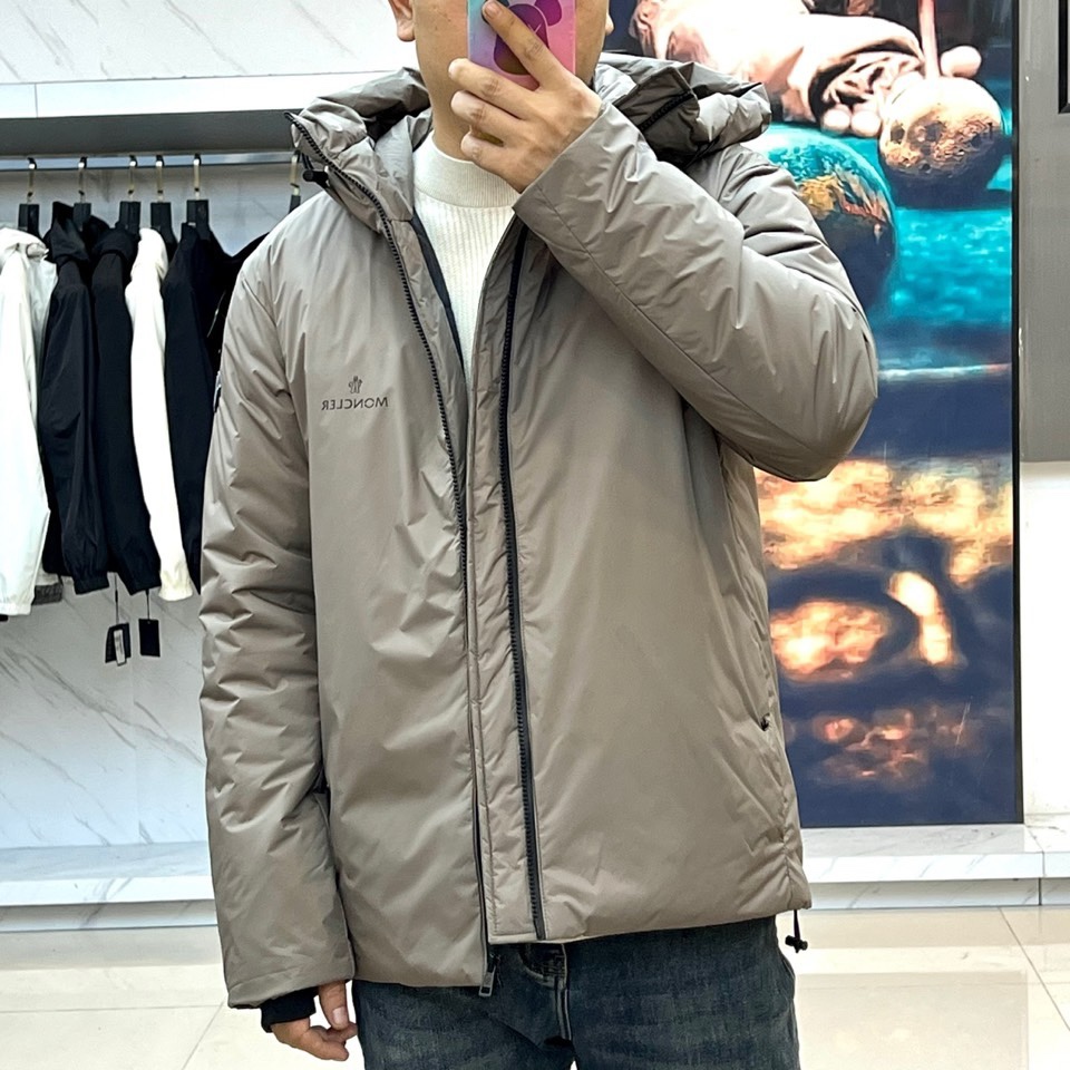 🌾Mon蒙口、2025秋冬新品连帽外套，以科技面料与奢华材质的创新融合重新定义户外时尚。款式采用功能性连