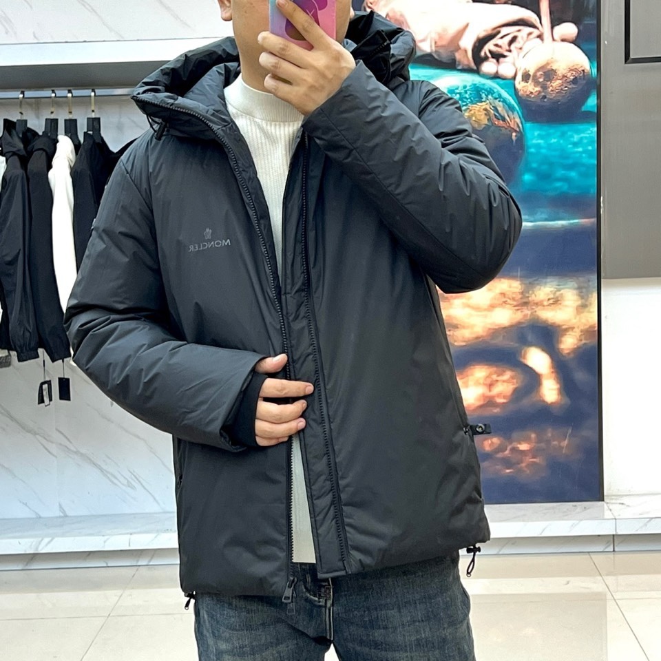 🌾Mon蒙口、2025秋冬新品连帽外套，以科技面料与奢华材质的创新融合重新定义户外时尚。款式采用功能性连