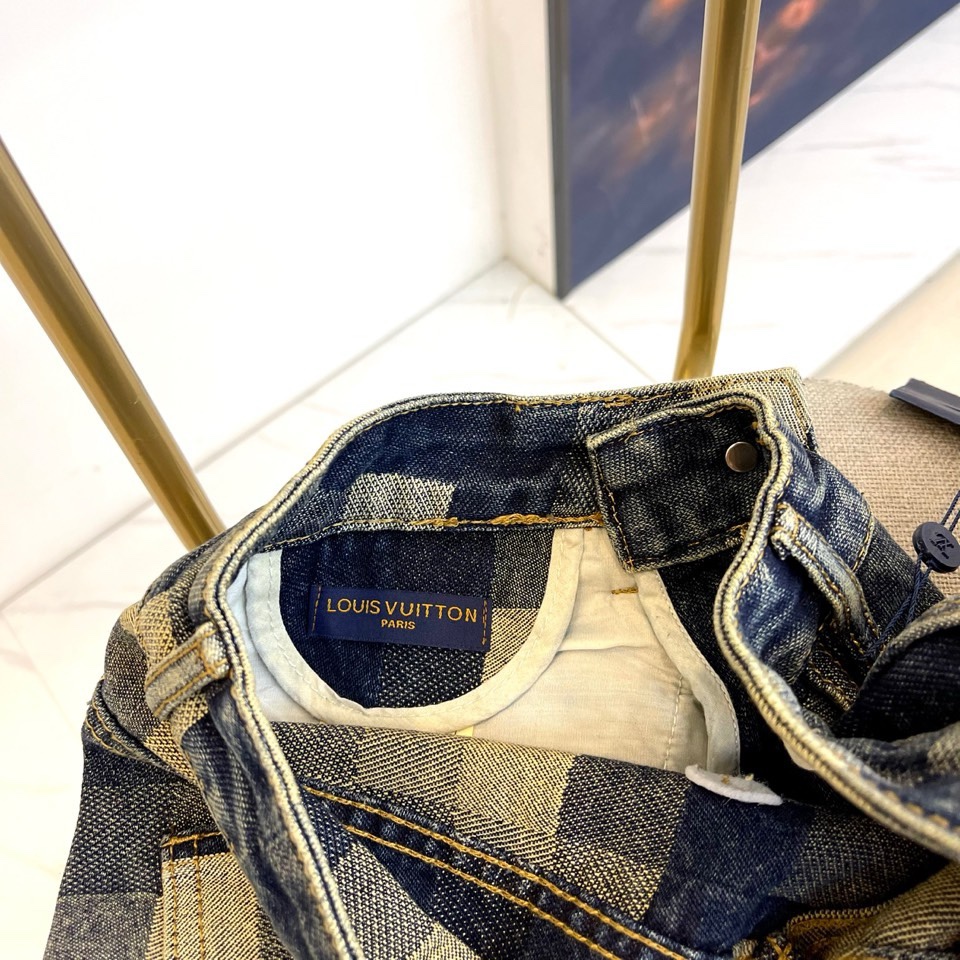 🌾1v、2025秋冬棋盘格丹宁 | 摩登解构2025秋冬全新丹宁力作，将LV标志性棋盘格以蓝白配色重新演