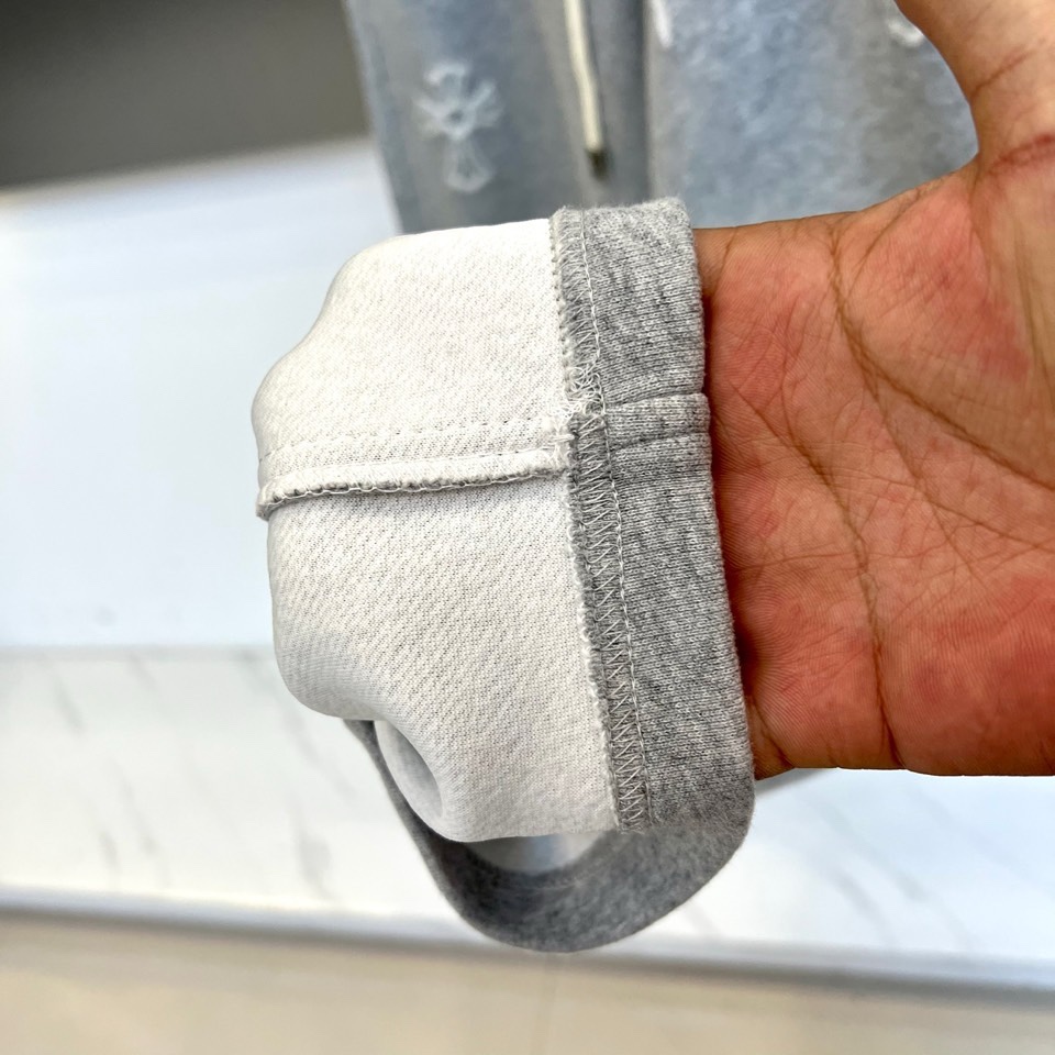 🌾Ch克罗心、2025秋冬新品加绒裤，宽松直筒版型结合松紧腰头与抽绳设计，实现舒适贴合的穿着体验。裤身满