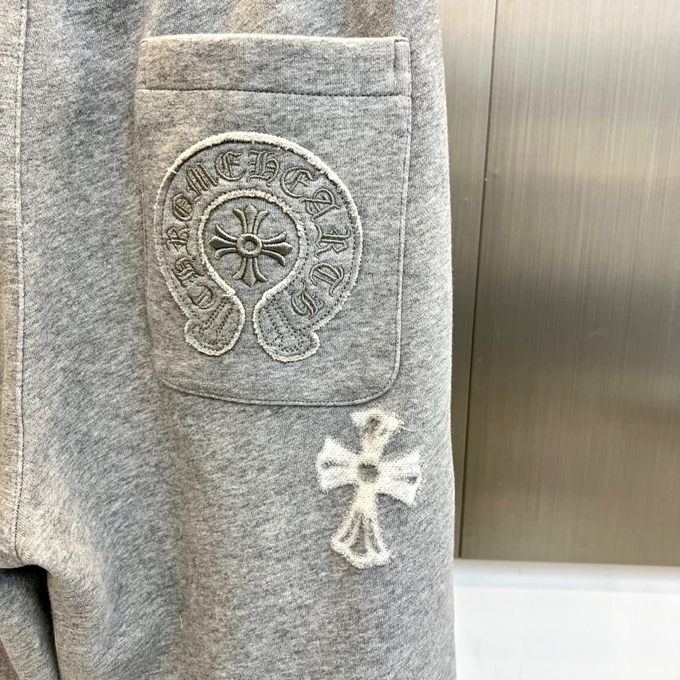 🌾Ch克罗心、2025秋冬新品加绒裤，宽松直筒版型结合松紧腰头与抽绳设计，实现舒适贴合的穿着体验。裤身满