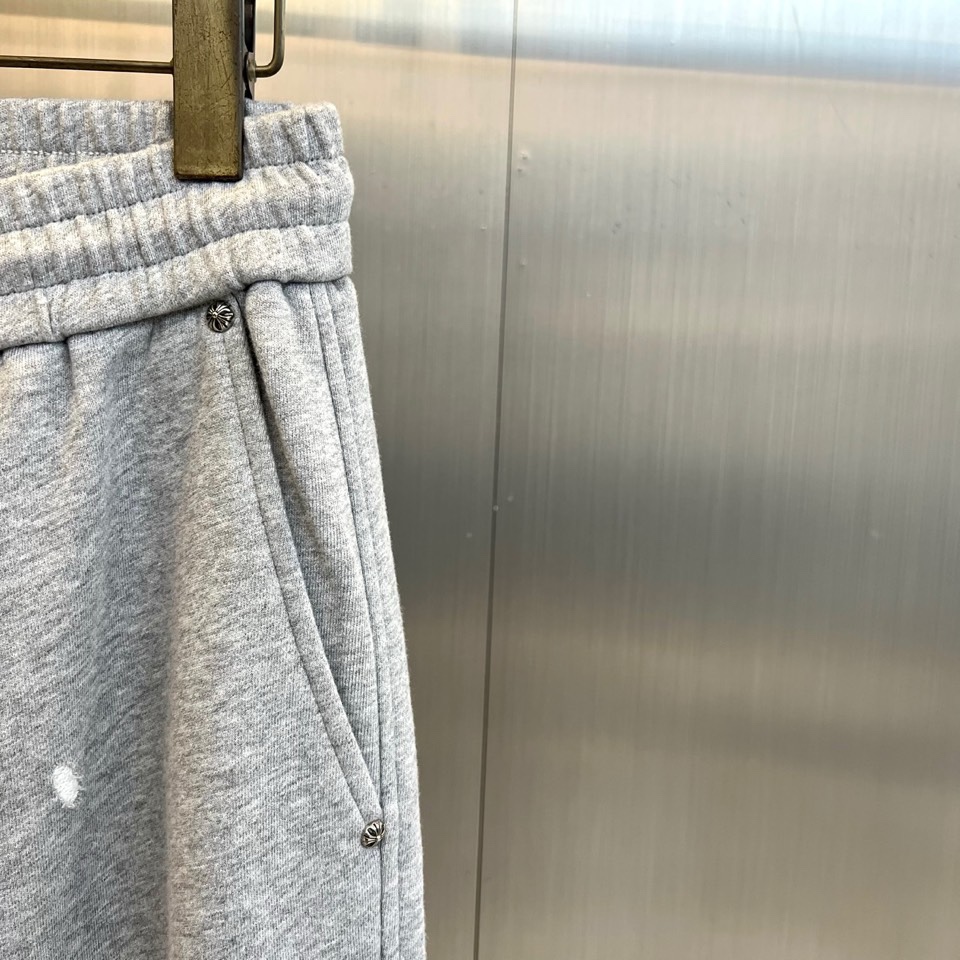 🌾Ch克罗心、2025秋冬新品加绒裤，宽松直筒版型结合松紧腰头与抽绳设计，实现舒适贴合的穿着体验。裤身满