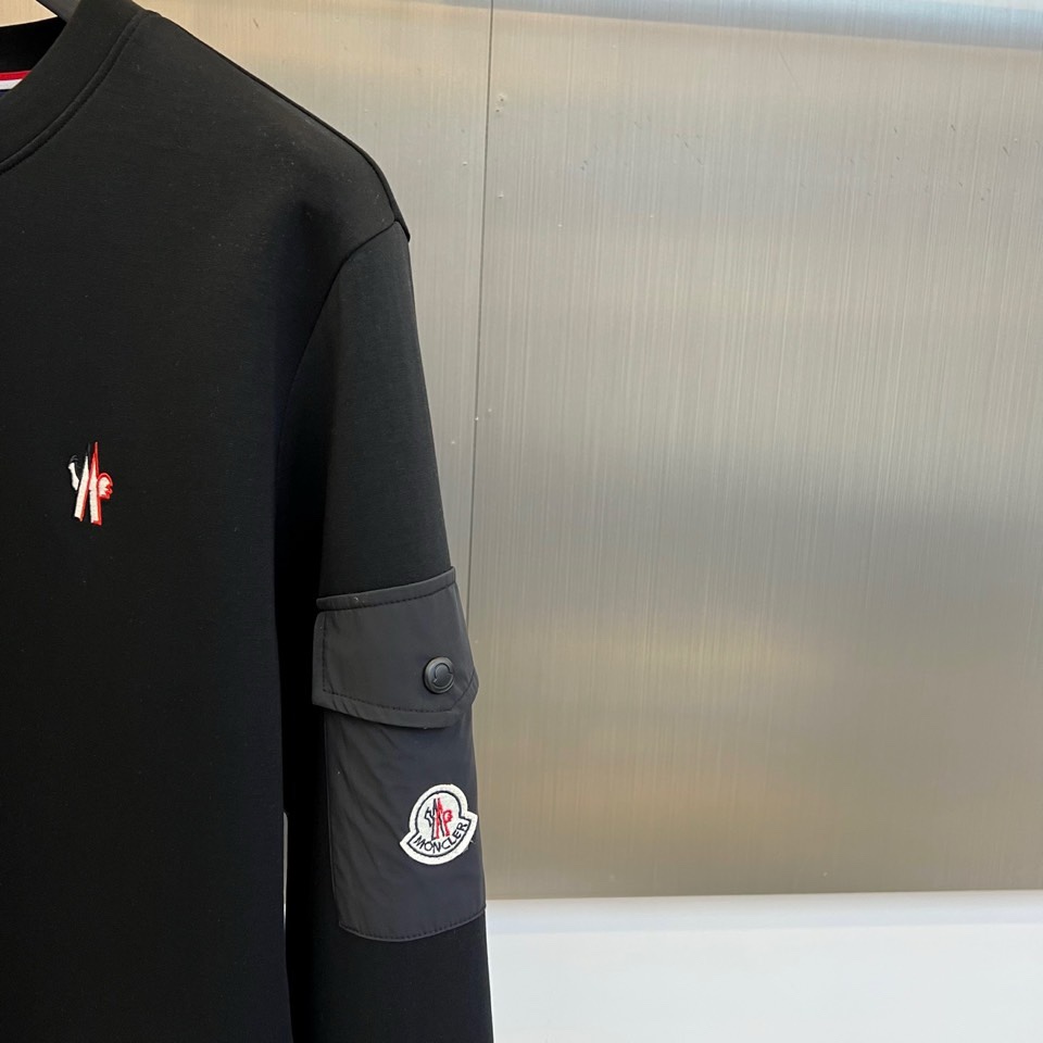 🌾Mon蒙口、2025秋冬新品空气层圆领卫衣，甄选独特的空气层面料，结构蓬松挺括，触感柔软丰盈，在提供卓