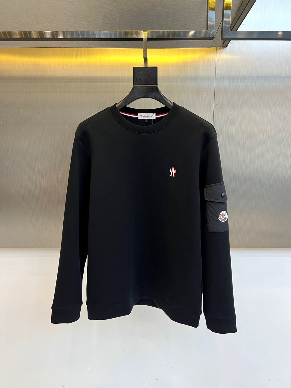 🌾Mon蒙口、2025秋冬新品空气层圆领卫衣，甄选独特的空气层面料，结构蓬松挺括，触感柔软丰盈，在提供卓