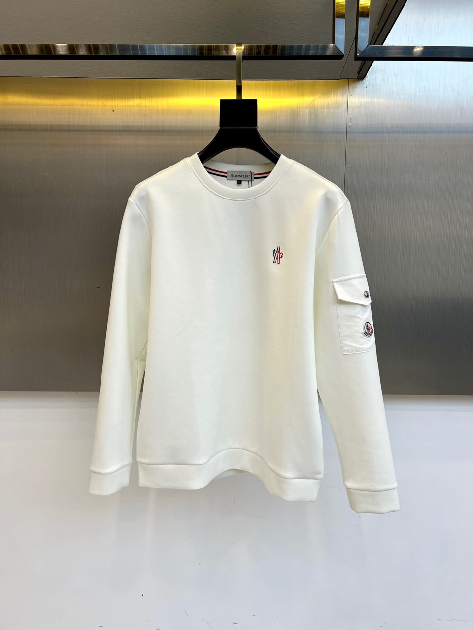 🌾Mon蒙口、2025秋冬新品空气层圆领卫衣，甄选独特的空气层面料，结构蓬松挺括，触感柔软丰盈，在提供卓