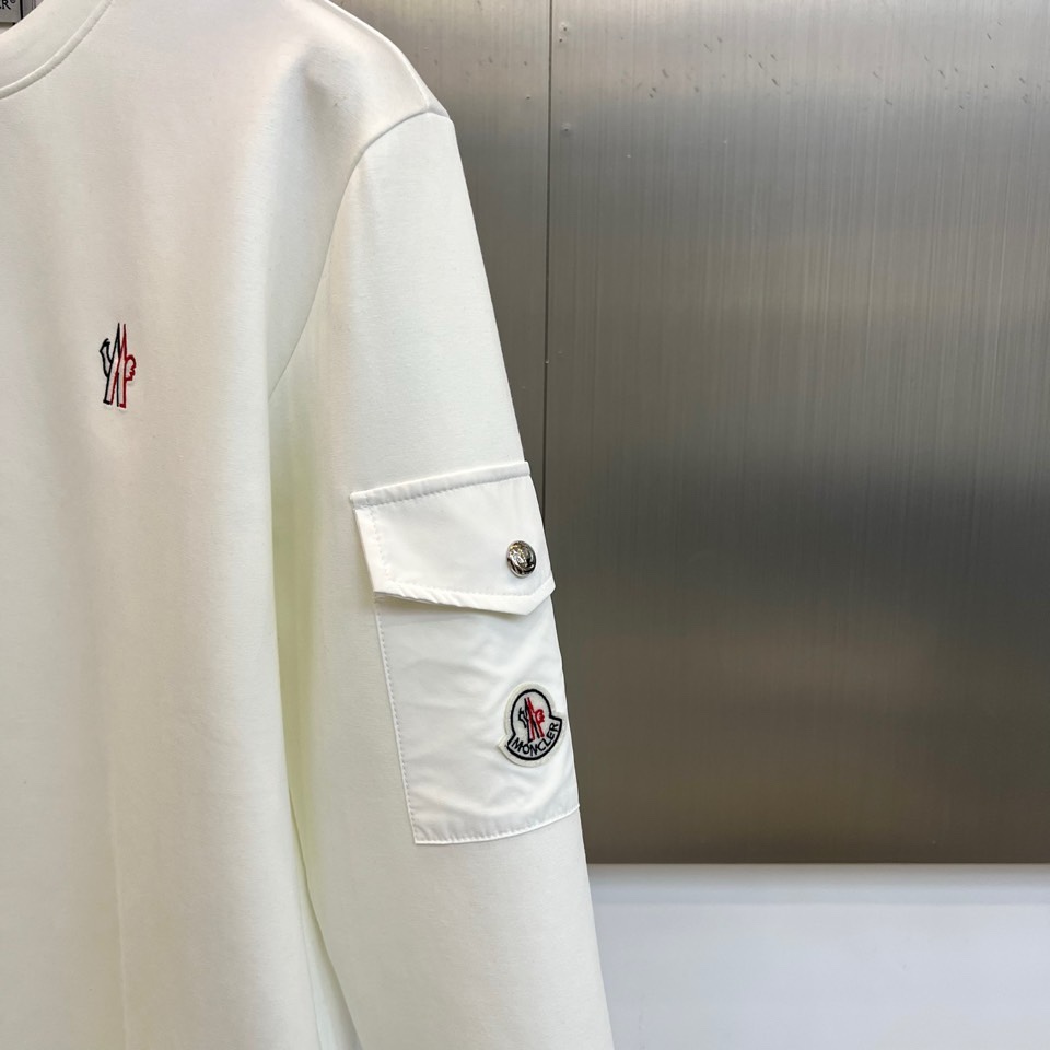 🌾Mon蒙口、2025秋冬新品空气层圆领卫衣，甄选独特的空气层面料，结构蓬松挺括，触感柔软丰盈，在提供卓