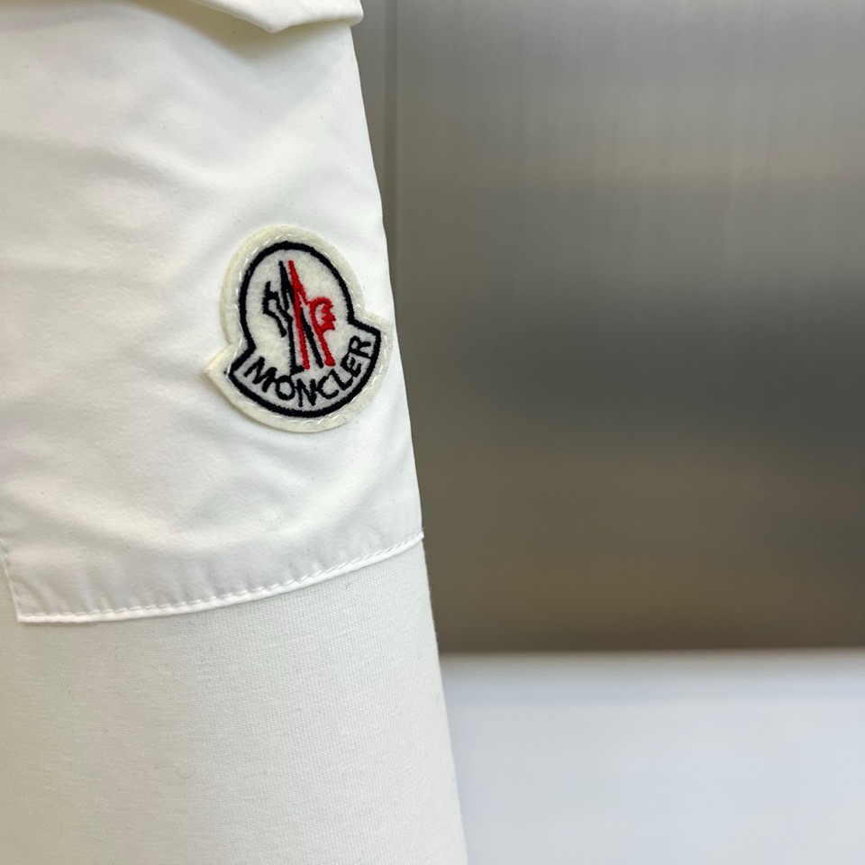 🌾Mon蒙口、2025秋冬新品空气层圆领卫衣，甄选独特的空气层面料，结构蓬松挺括，触感柔软丰盈，在提供卓