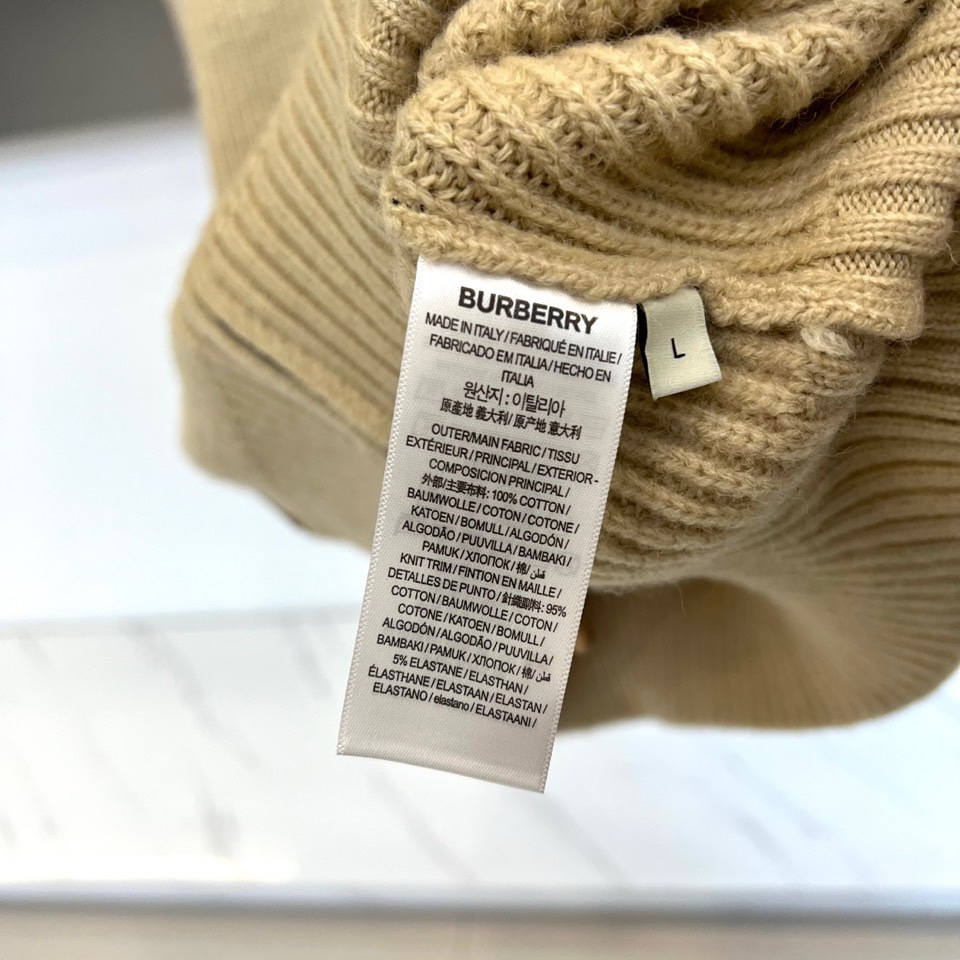 🌾Bur巴宝莉、2025秋冬新品针织外套，以经典灰色诠释现代奢华。款式采用质感针织面料，纹理细腻，立领搭