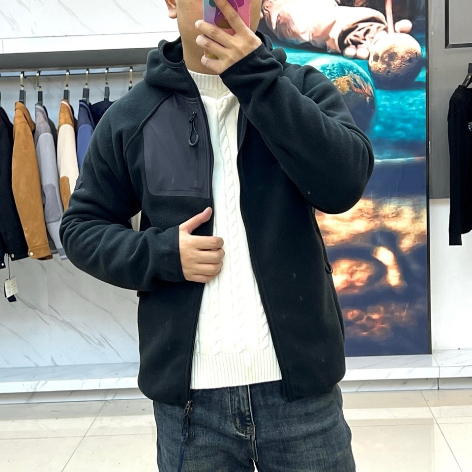 🌾Mon蒙口、2025秋冬新品连帽摇粒绒夹克外套，款式采用简约实用的拉链开合设计，搭配防风连帽，轻松应对