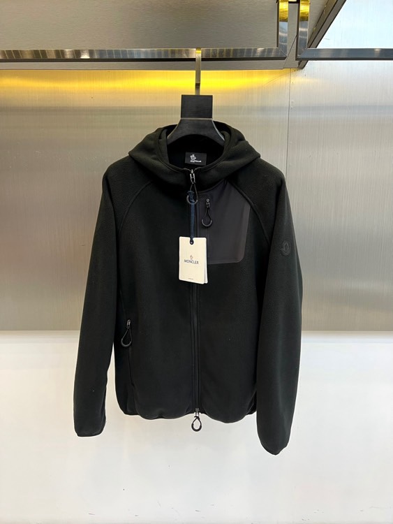 🌾Mon蒙口、2025秋冬新品连帽摇粒绒夹克外套，款式采用简约实用的拉链开合设计，搭配防风连帽，轻松应对