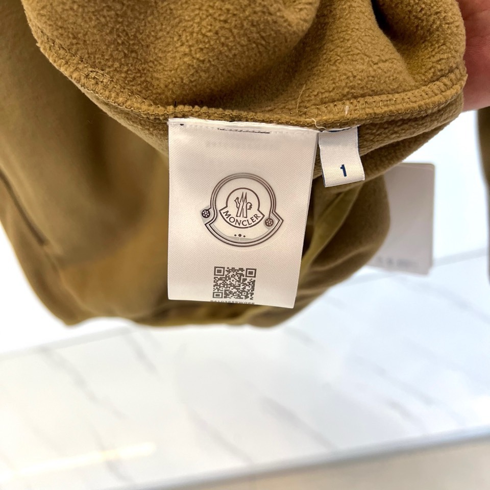 🌾Mon蒙口、2025秋冬新品连帽摇粒绒夹克外套，款式采用简约实用的拉链开合设计，搭配防风连帽，轻松应对