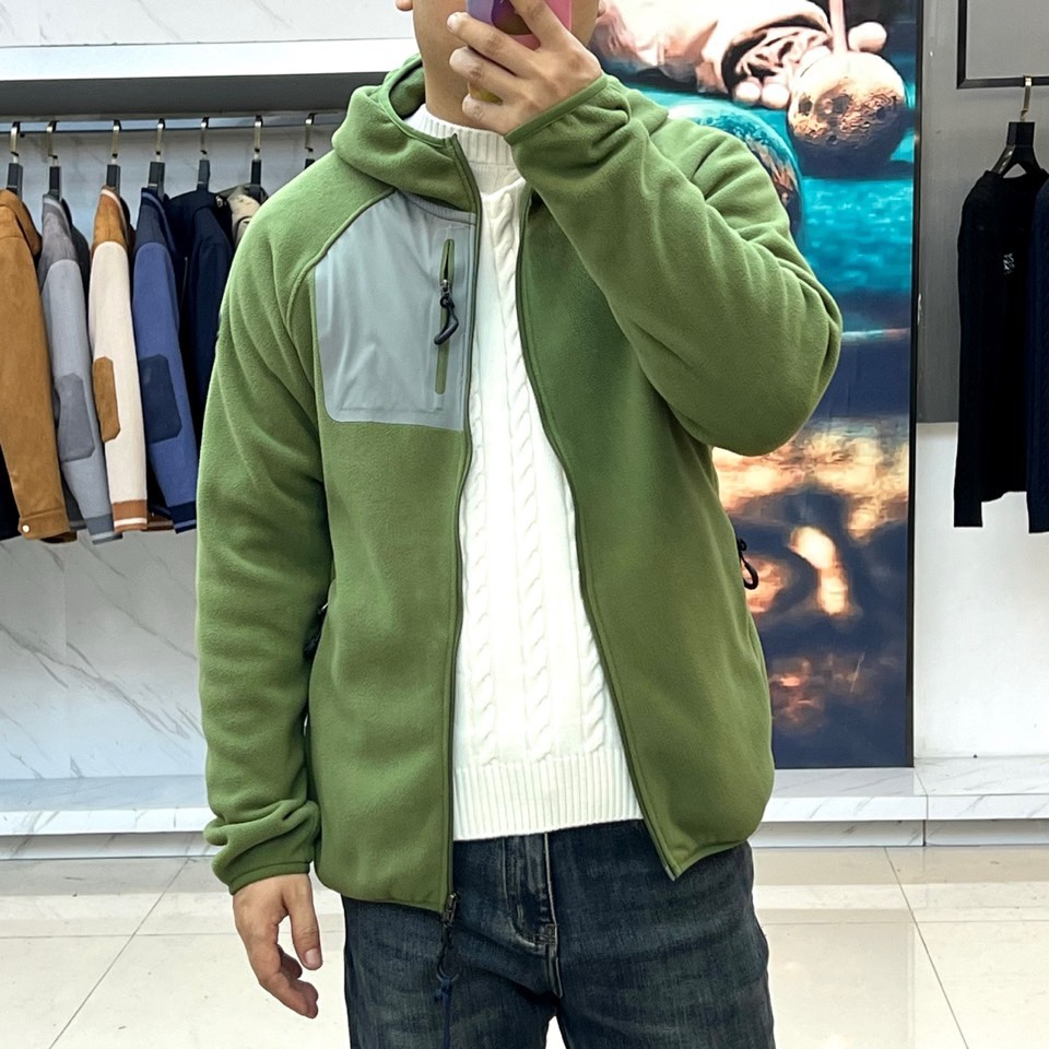 🌾Mon蒙口、2025秋冬新品连帽摇粒绒夹克外套，款式采用简约实用的拉链开合设计，搭配防风连帽，轻松应对