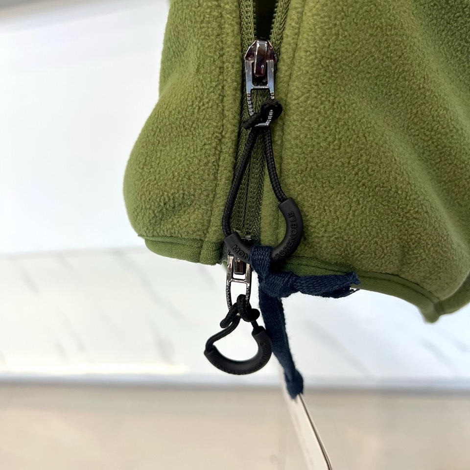 🌾Mon蒙口、2025秋冬新品连帽摇粒绒夹克外套，款式采用简约实用的拉链开合设计，搭配防风连帽，轻松应对