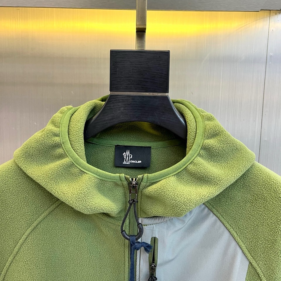 🌾Mon蒙口、2025秋冬新品连帽摇粒绒夹克外套，款式采用简约实用的拉链开合设计，搭配防风连帽，轻松应对