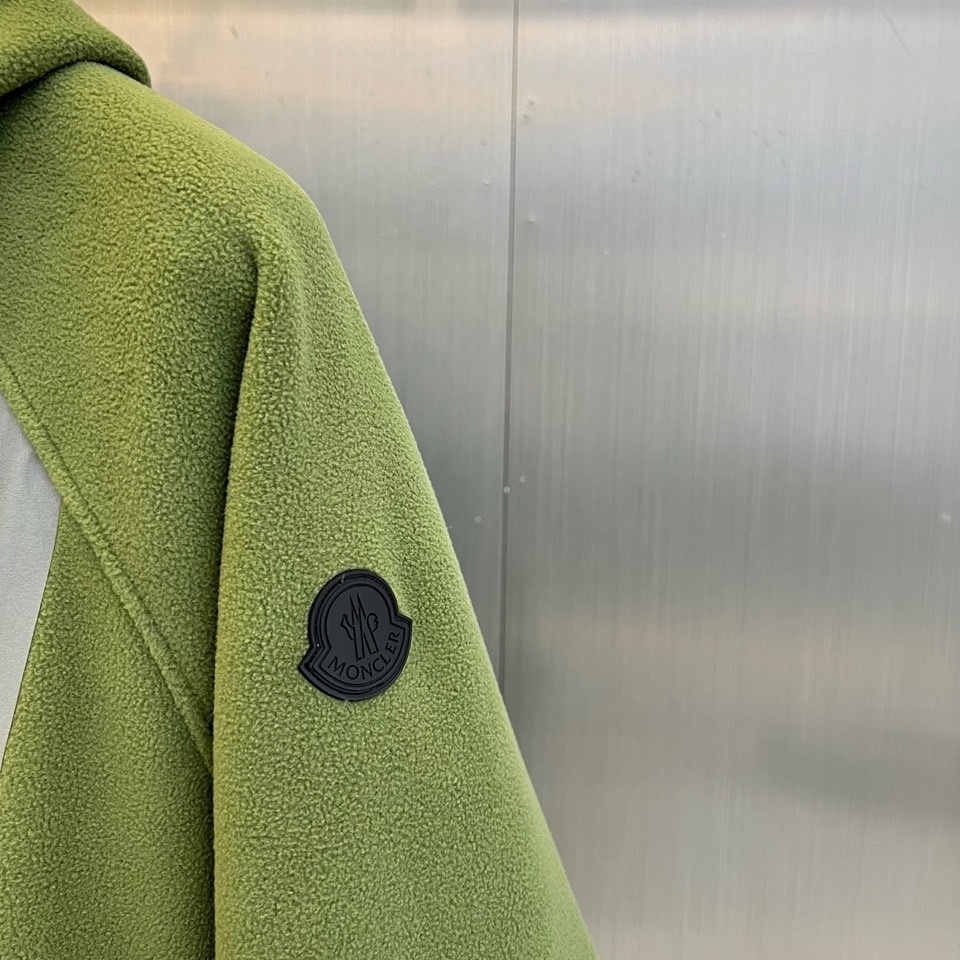 🌾Mon蒙口、2025秋冬新品连帽摇粒绒夹克外套，款式采用简约实用的拉链开合设计，搭配防风连帽，轻松应对